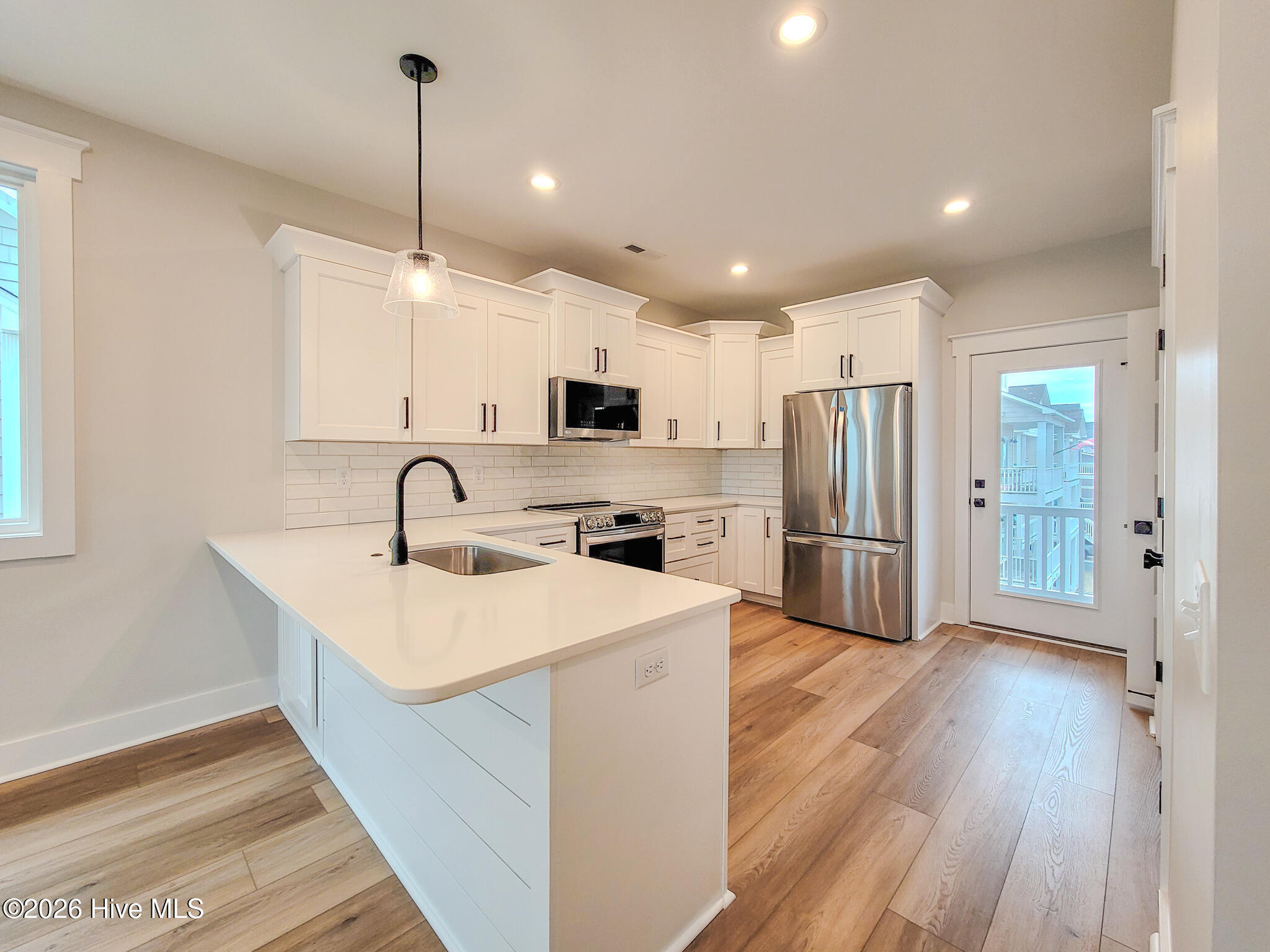 100553642 | Photo 19