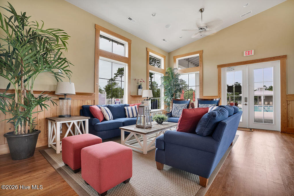 100564545 | Photo 95