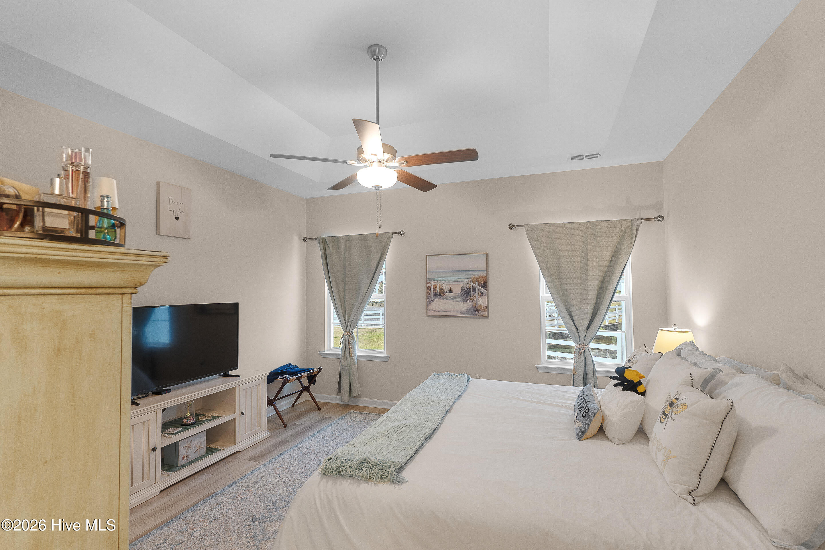 100561089 | Photo 23