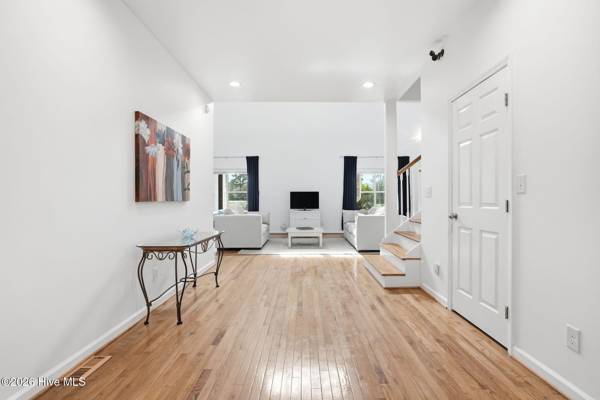 100560935 | Photo 14