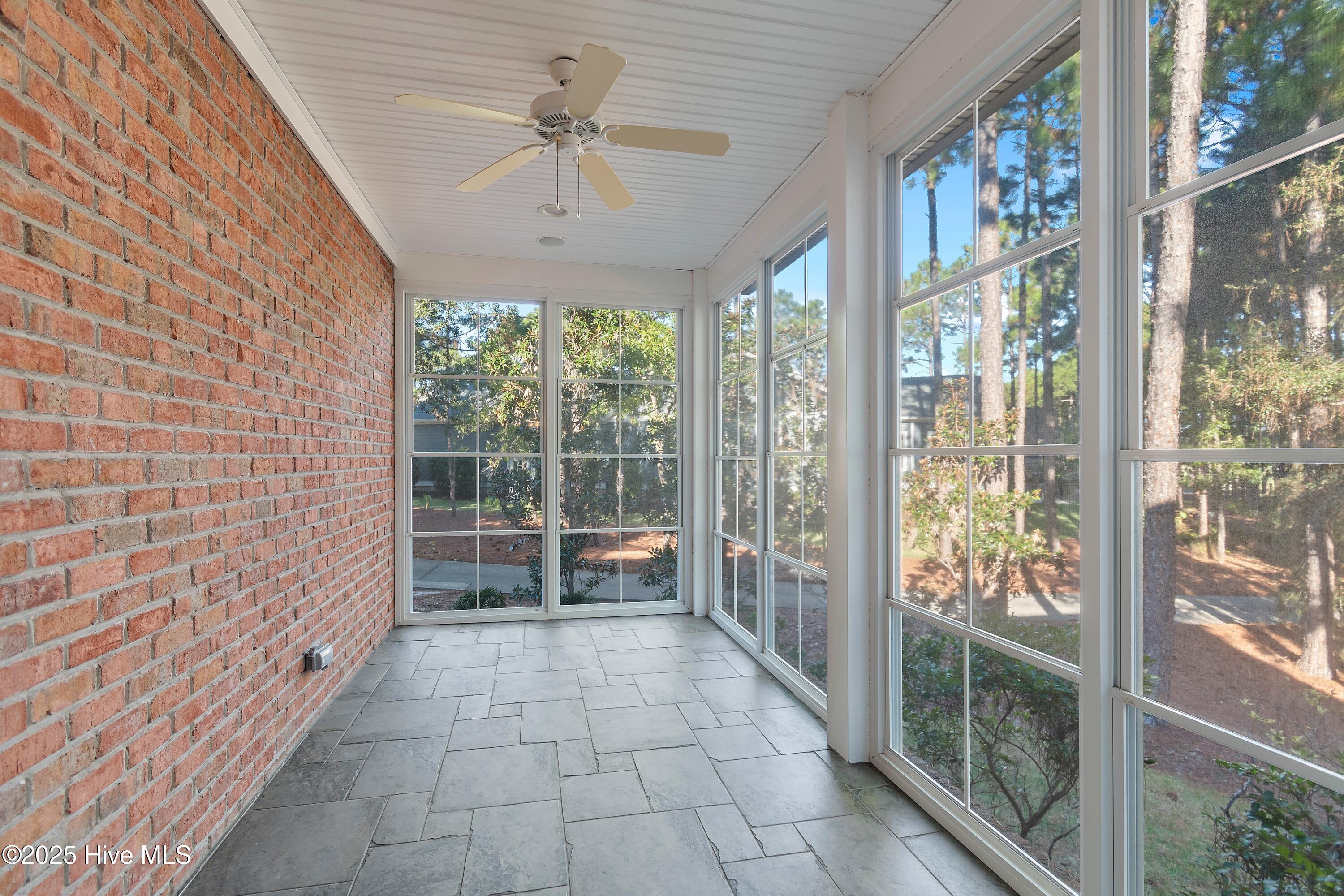 100537918 | Photo 36