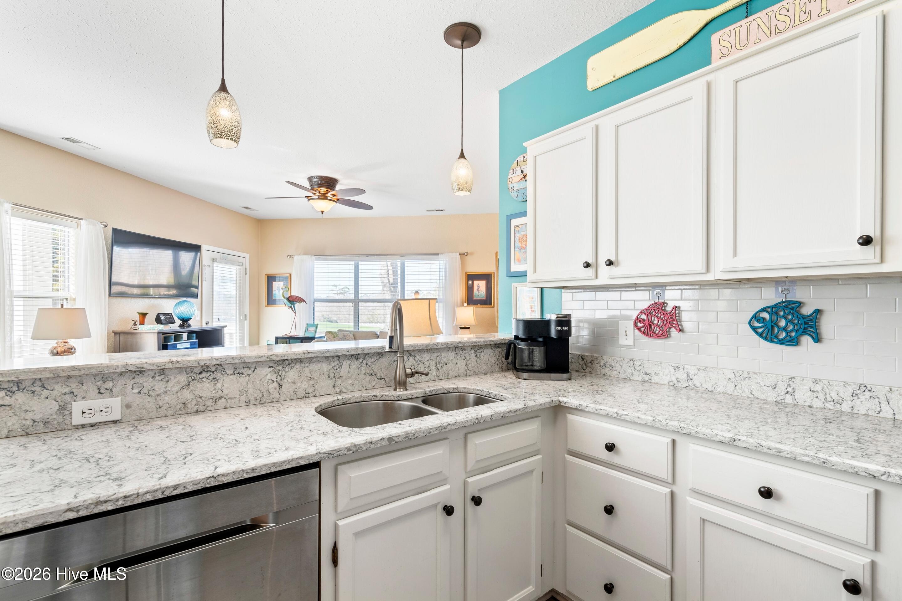 100548486 | Photo 25