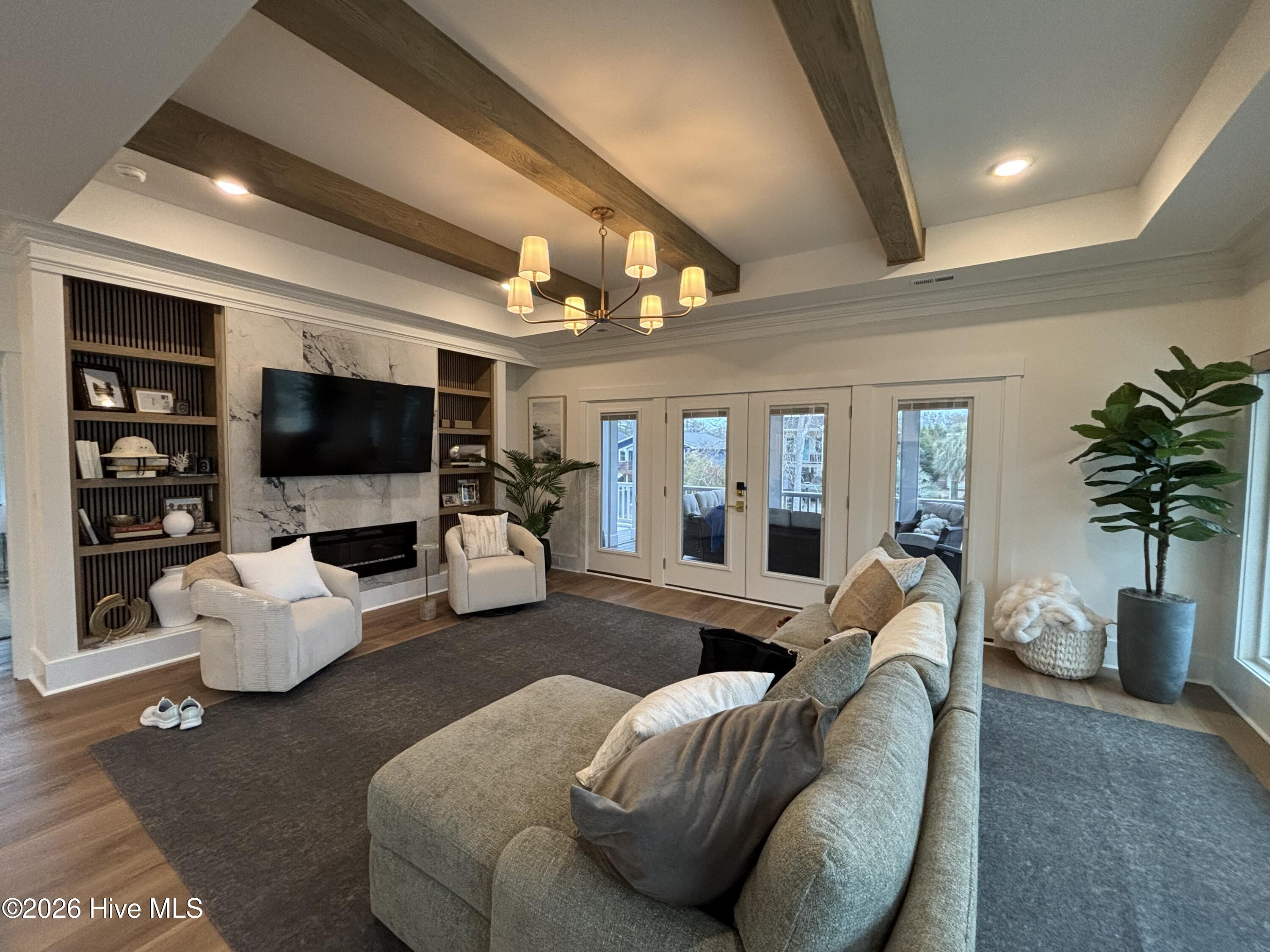 100516902 | Photo 21