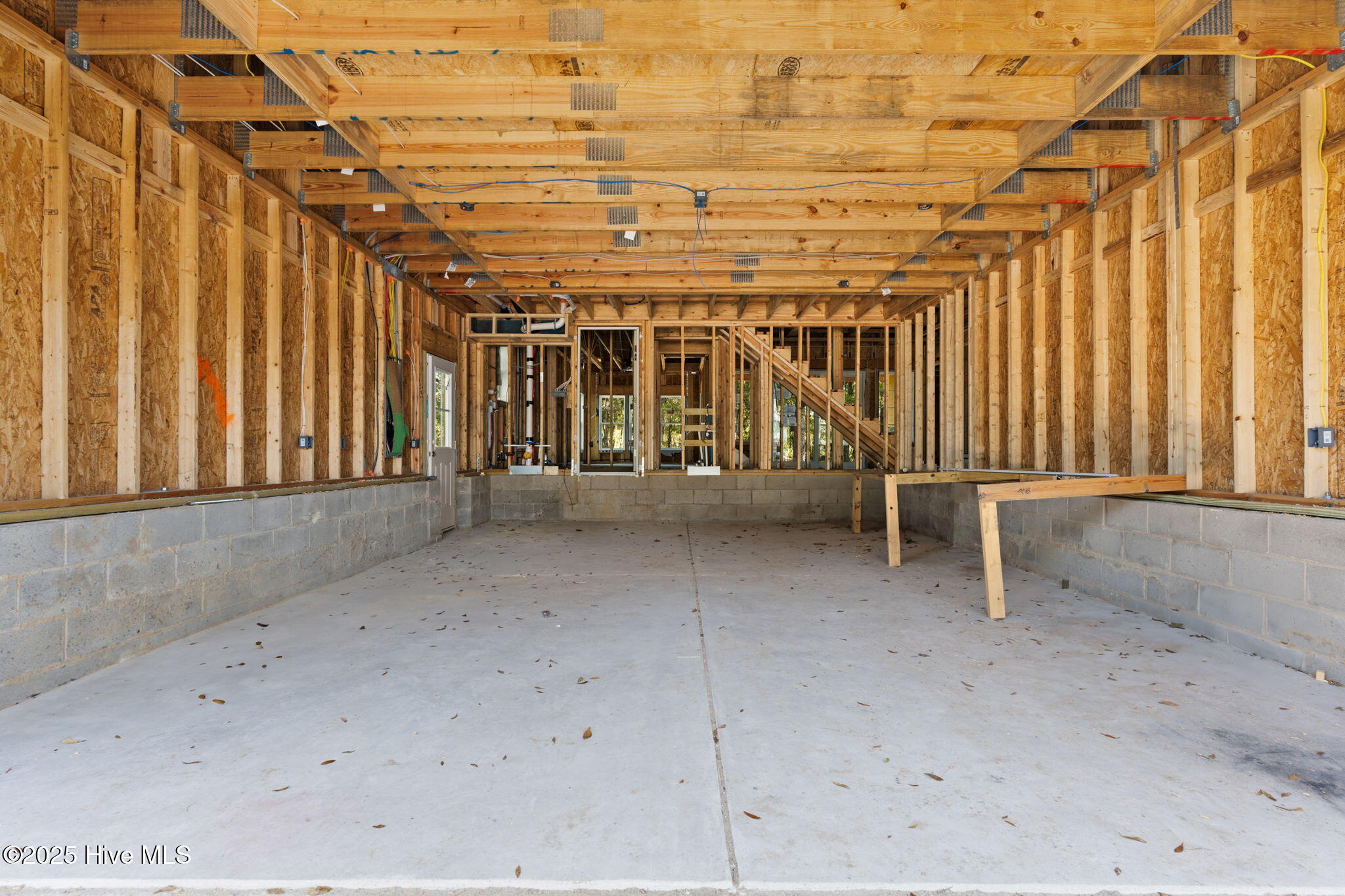 100546687 | Photo 16