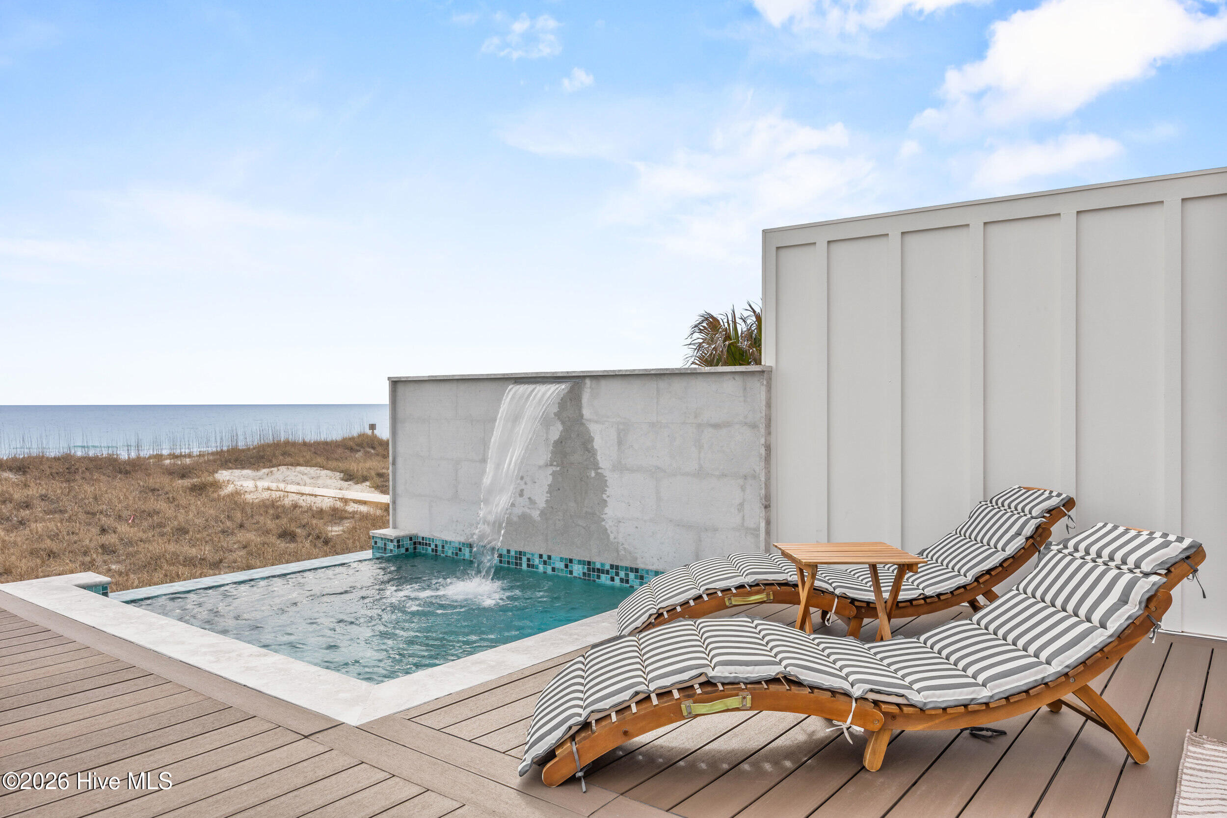 100537056 | Photo 47