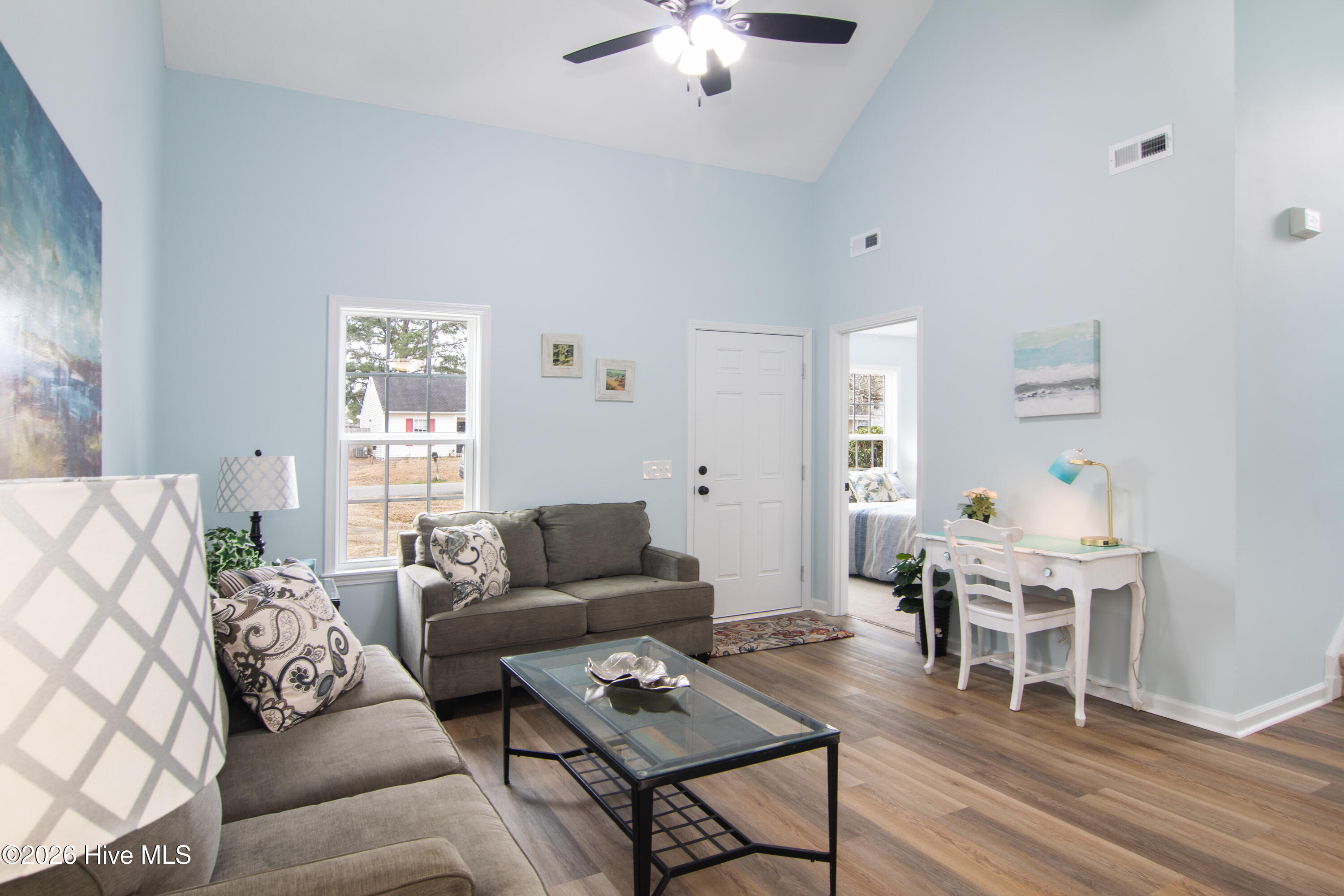 100557960 | Photo 10