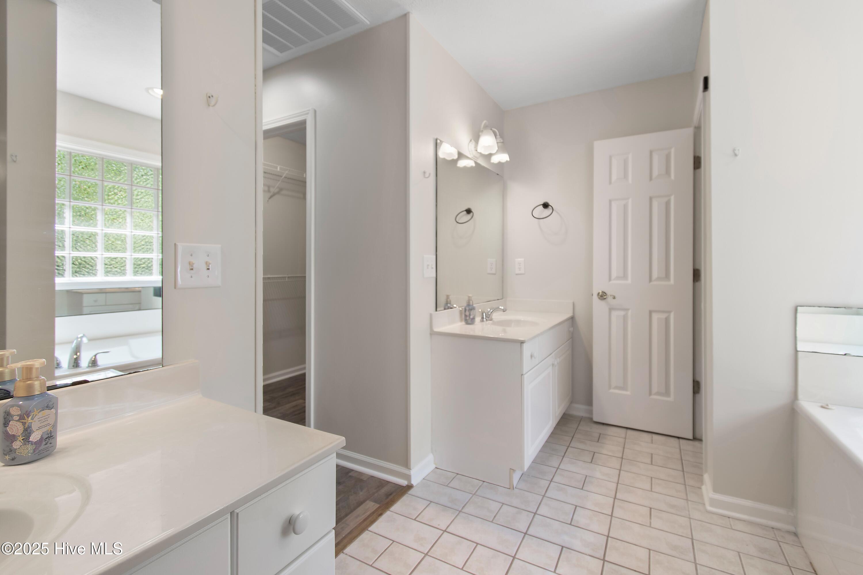 100515628 | Photo 25