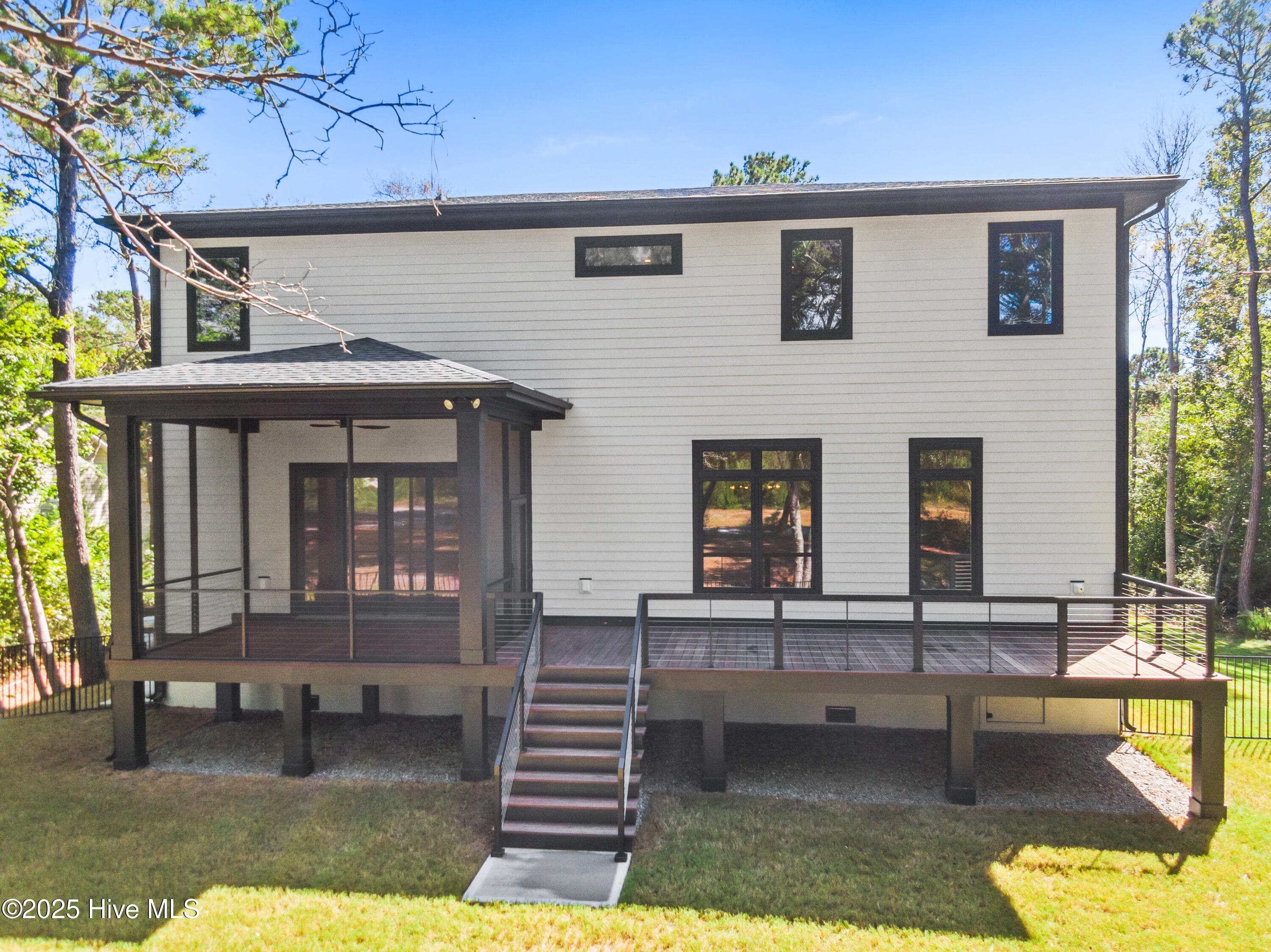 100535066 | Photo 51