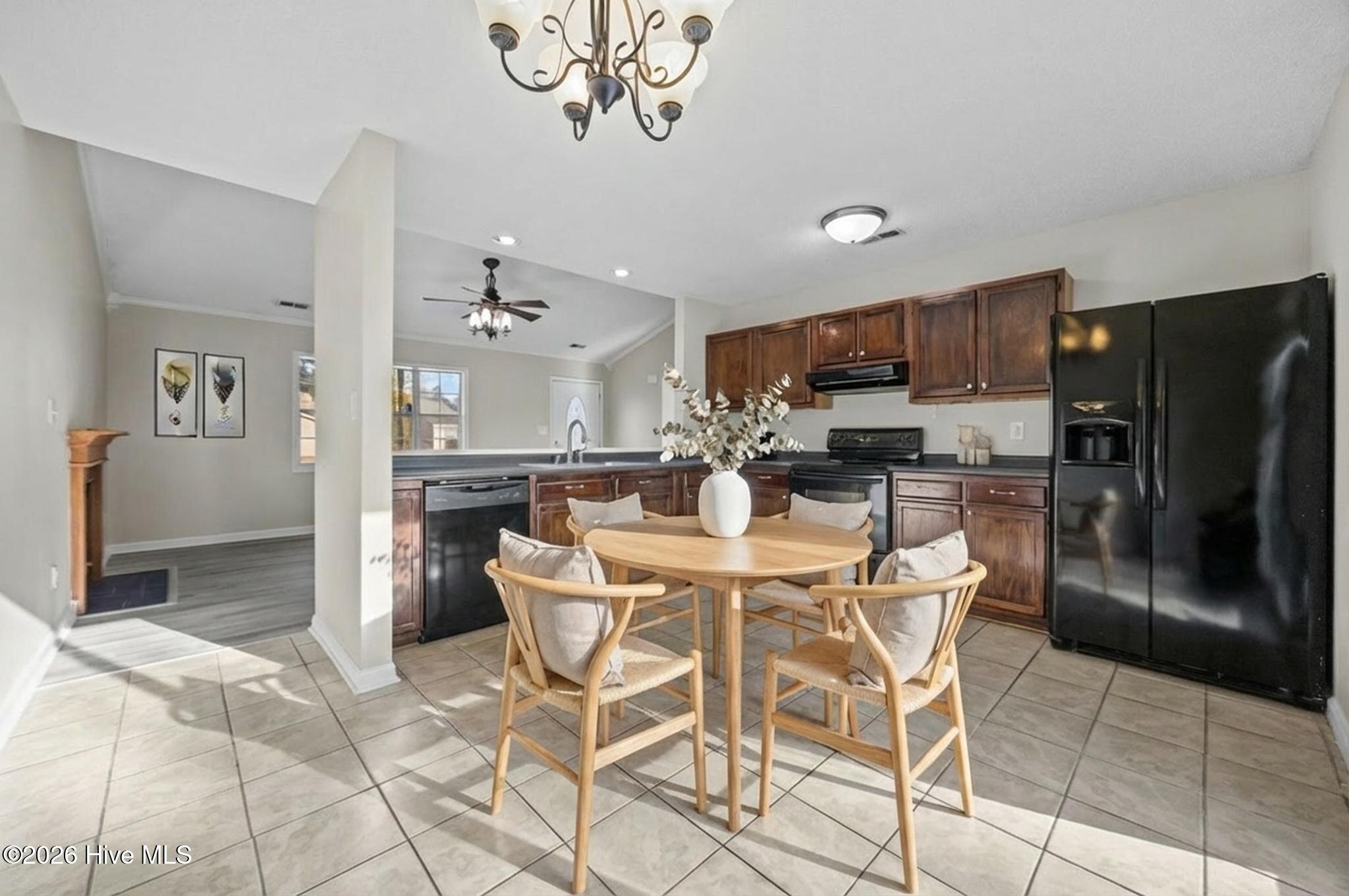 100551287 | Photo 12