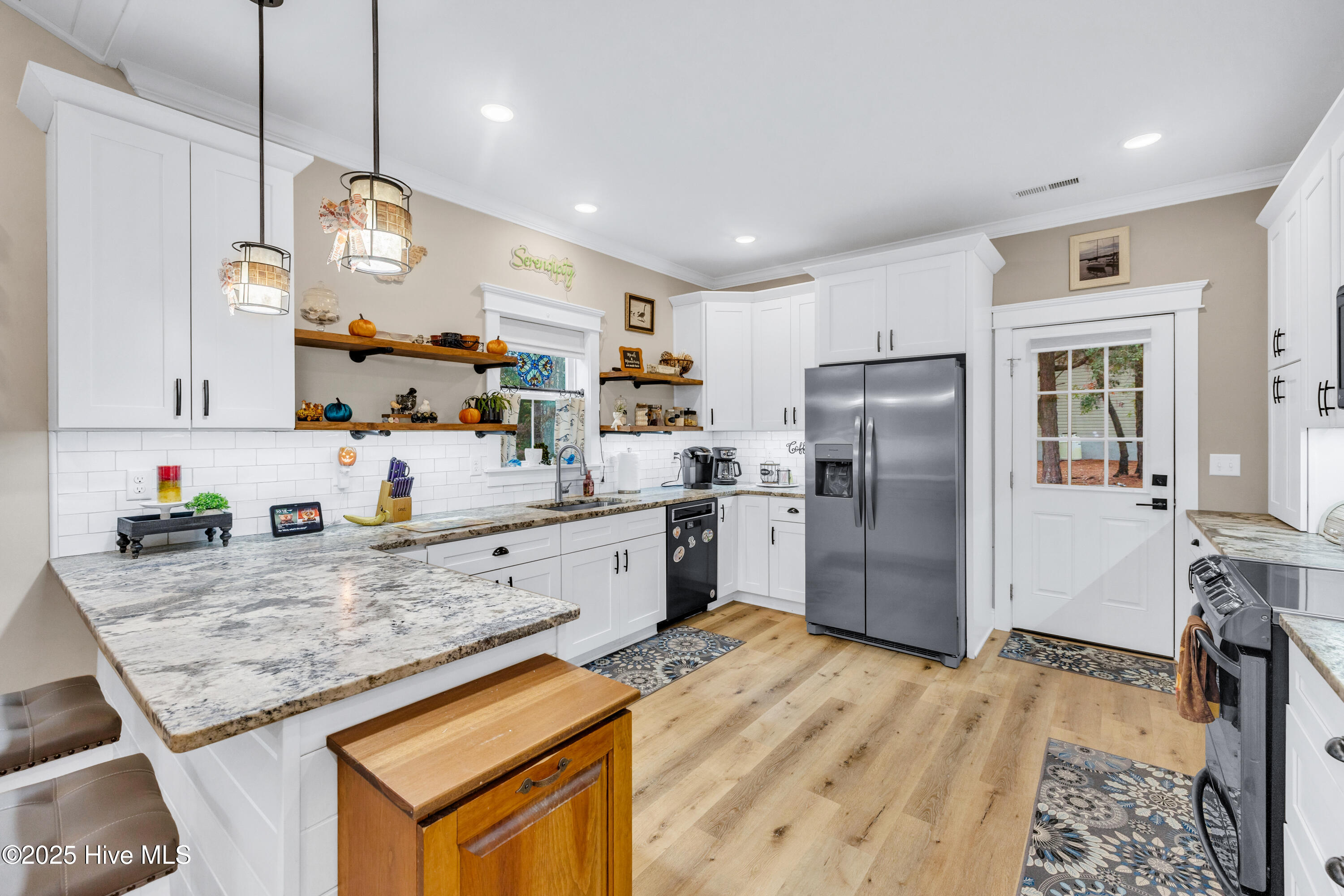 100540432 | Photo 11