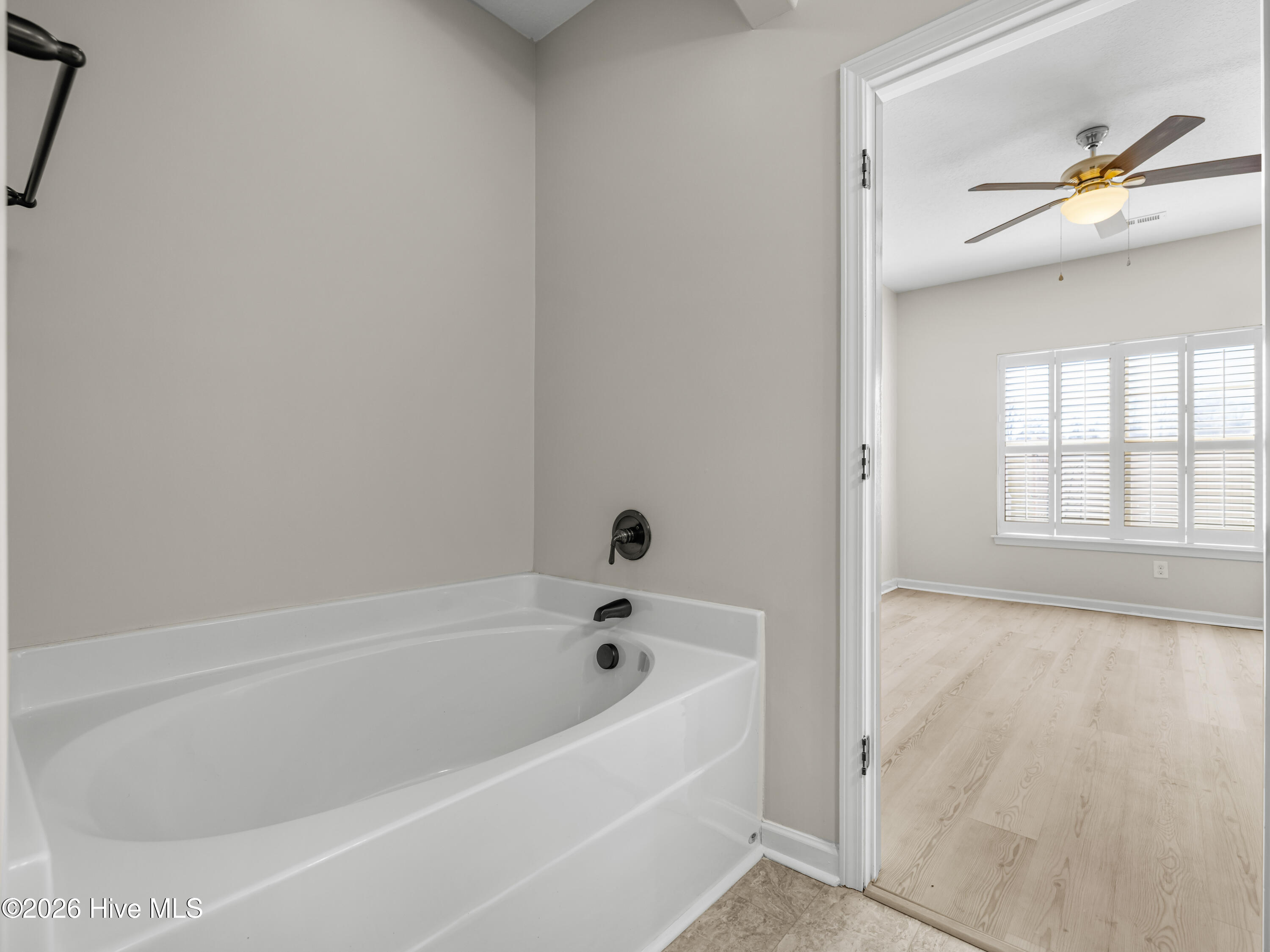 100554822 | Photo 25