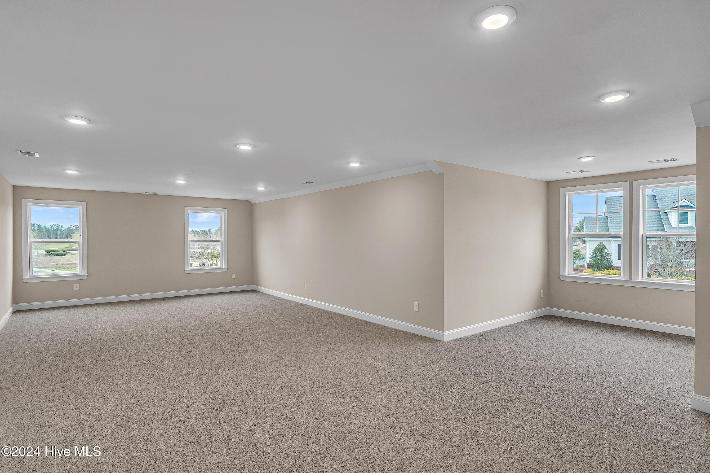 100476127 | Photo 18