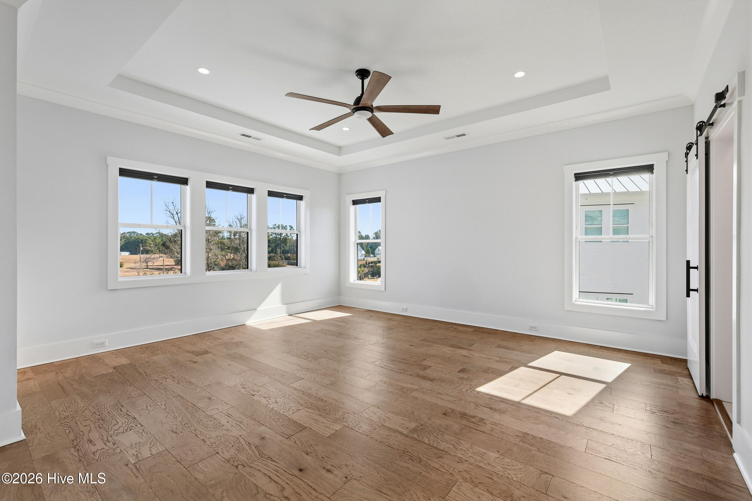 100553970 | Photo 38