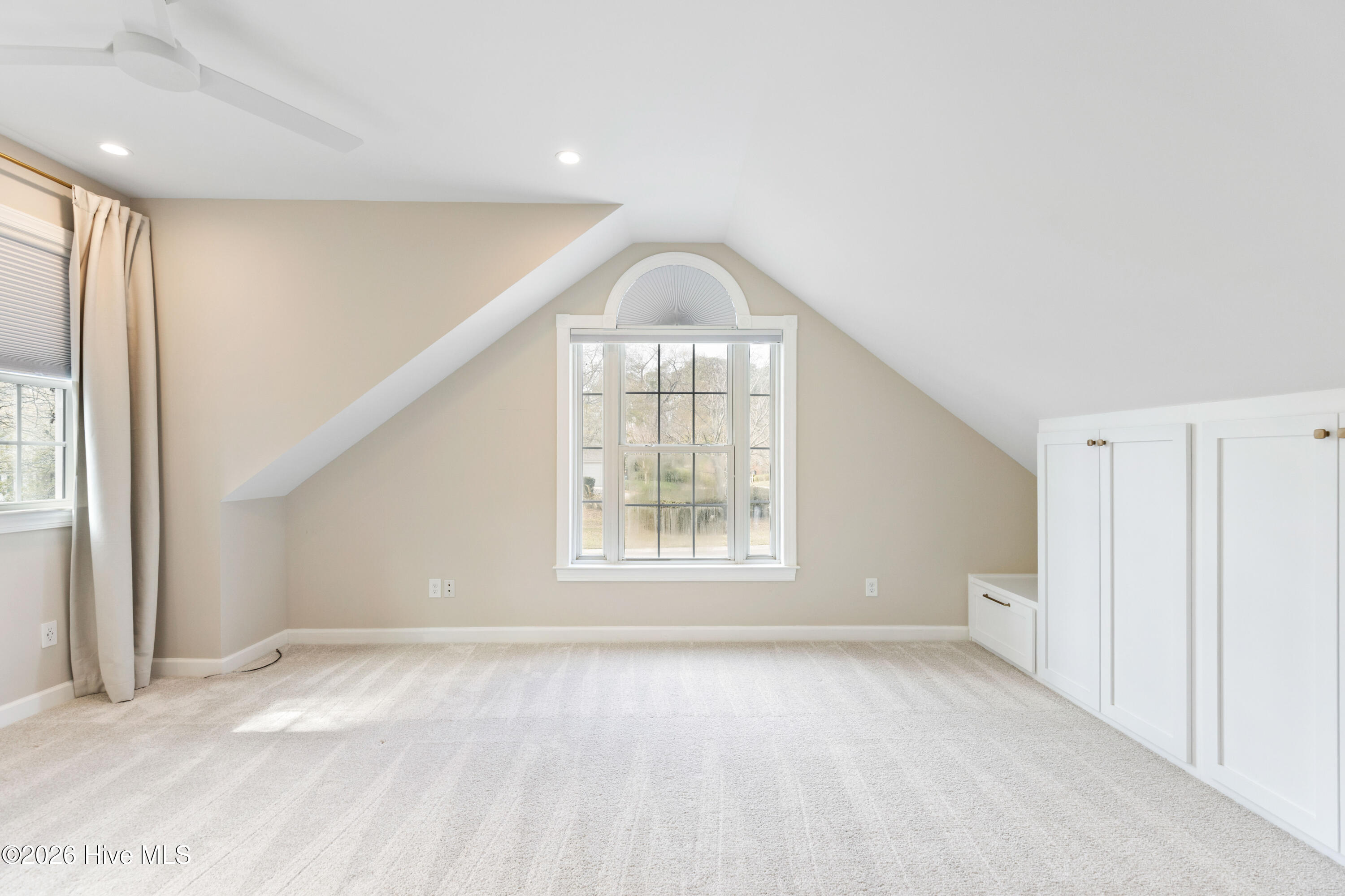 100560916 | Photo 62