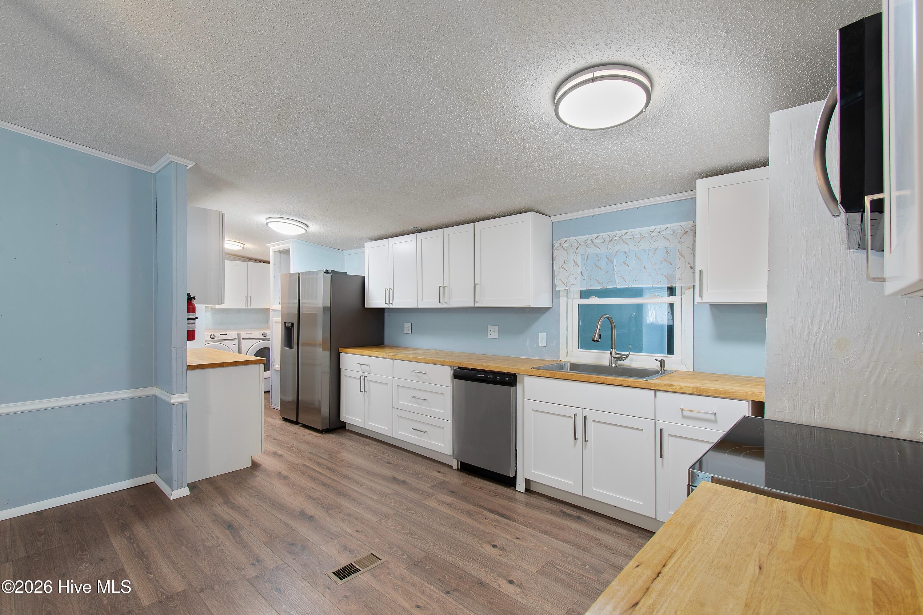 100560053 | Photo 12