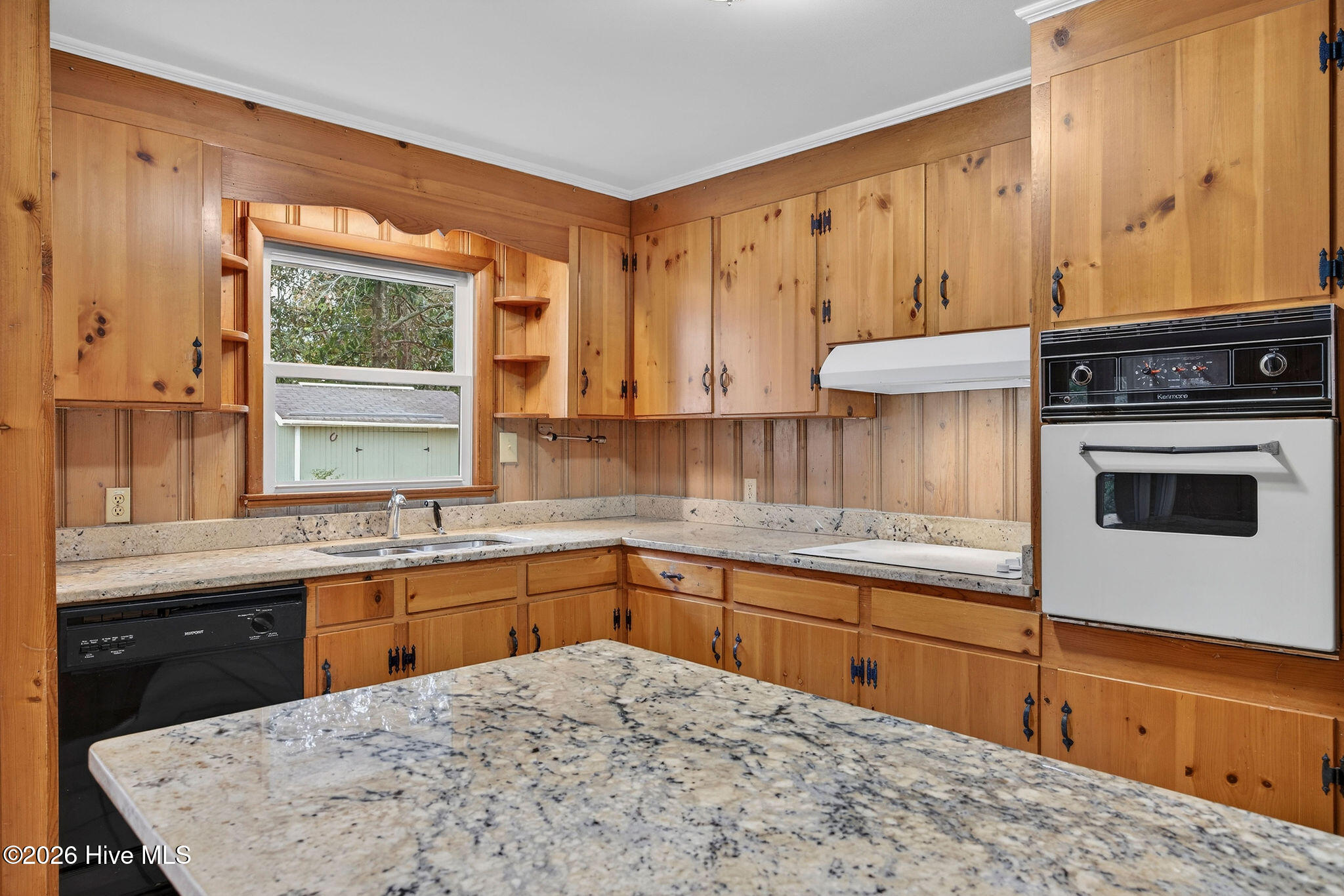 100557140 | Photo 10