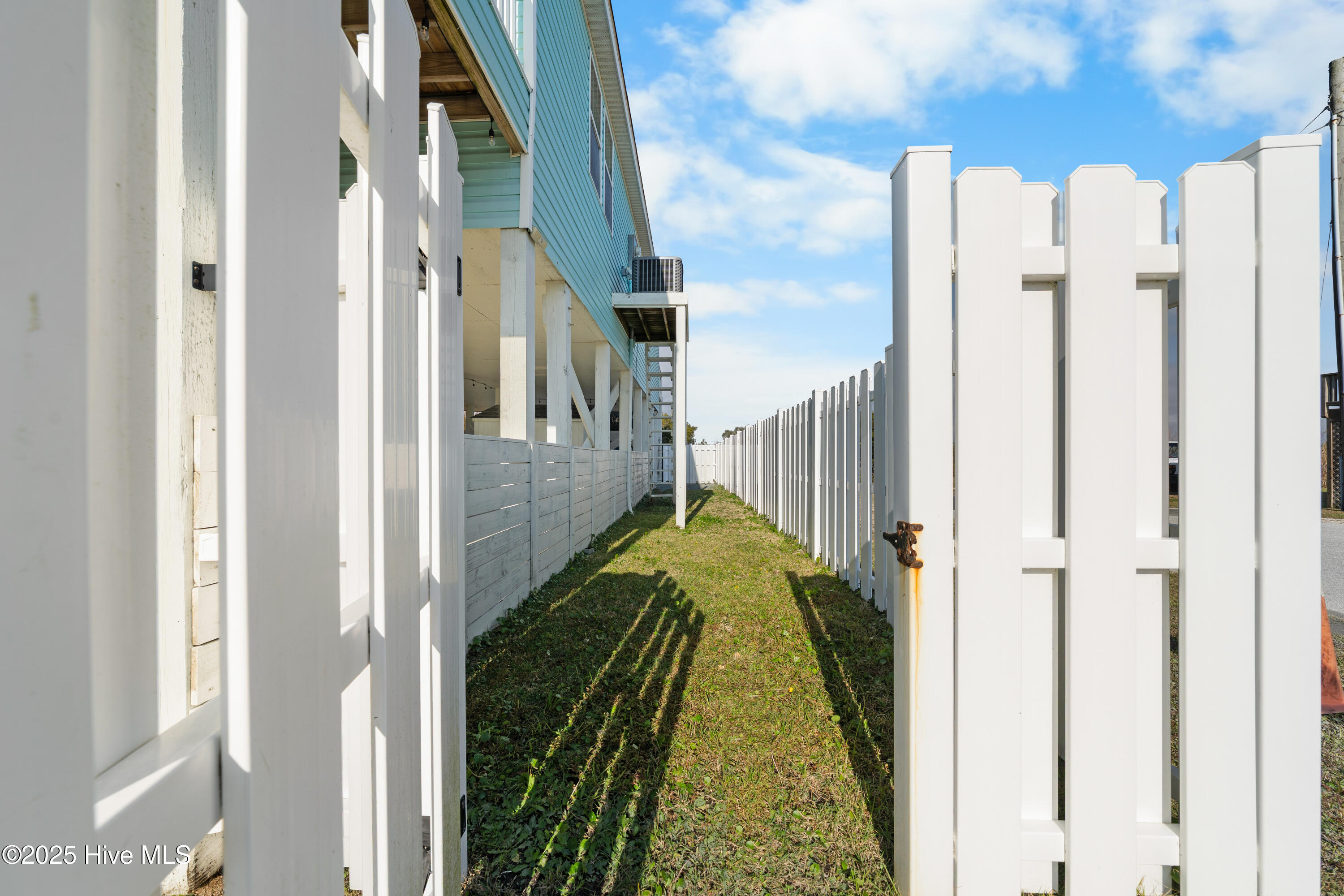 100544143 | Photo 39