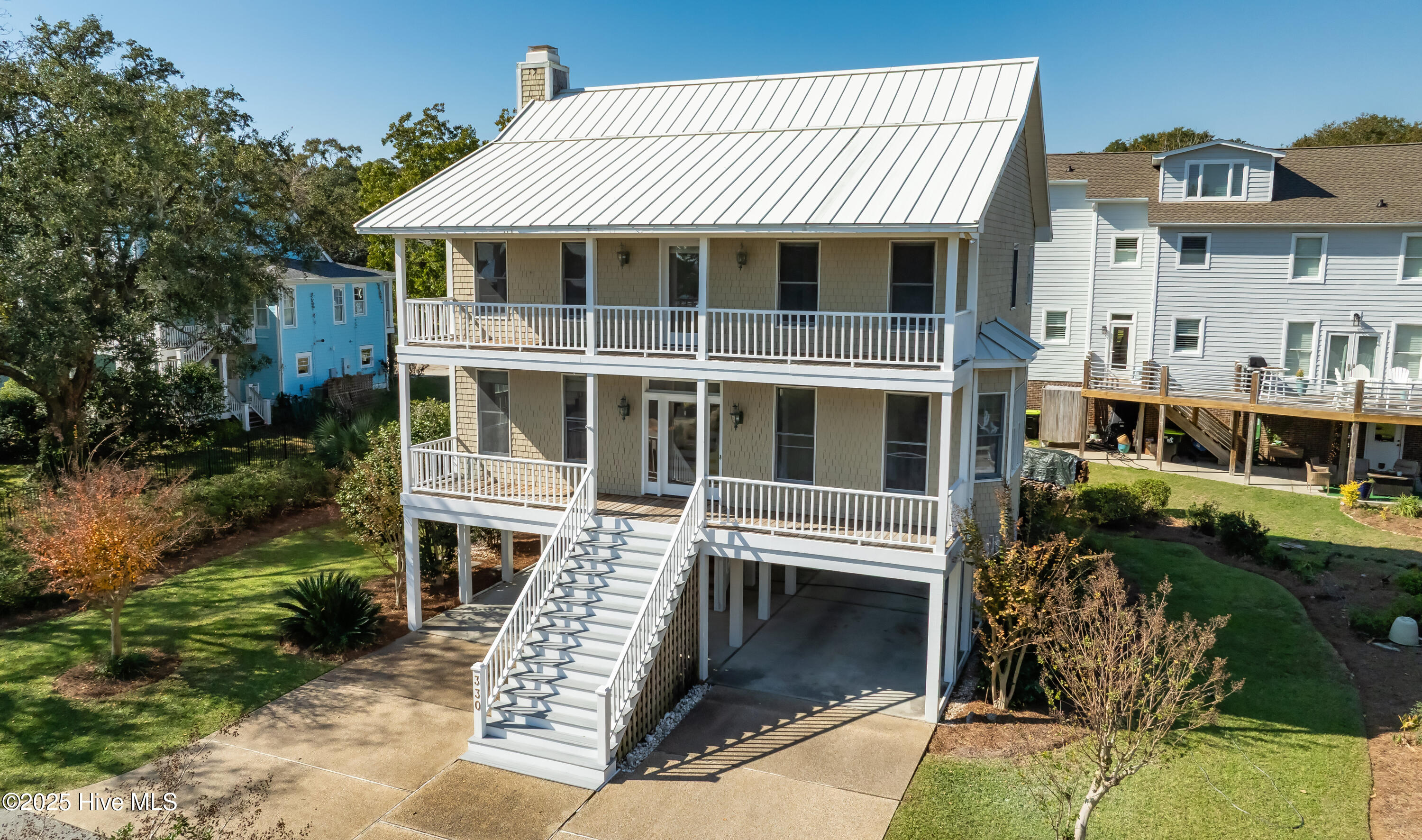 100540971 | Photo 51