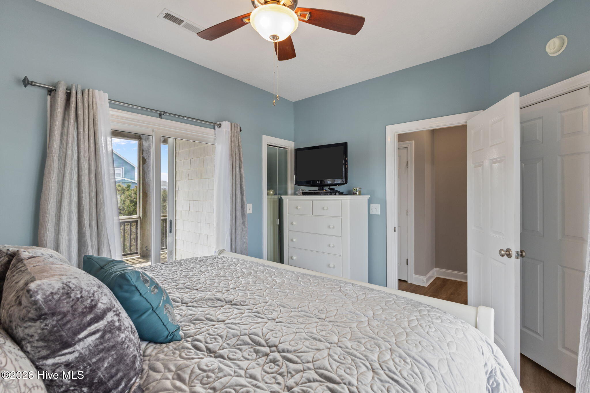 100563180 | Photo 36