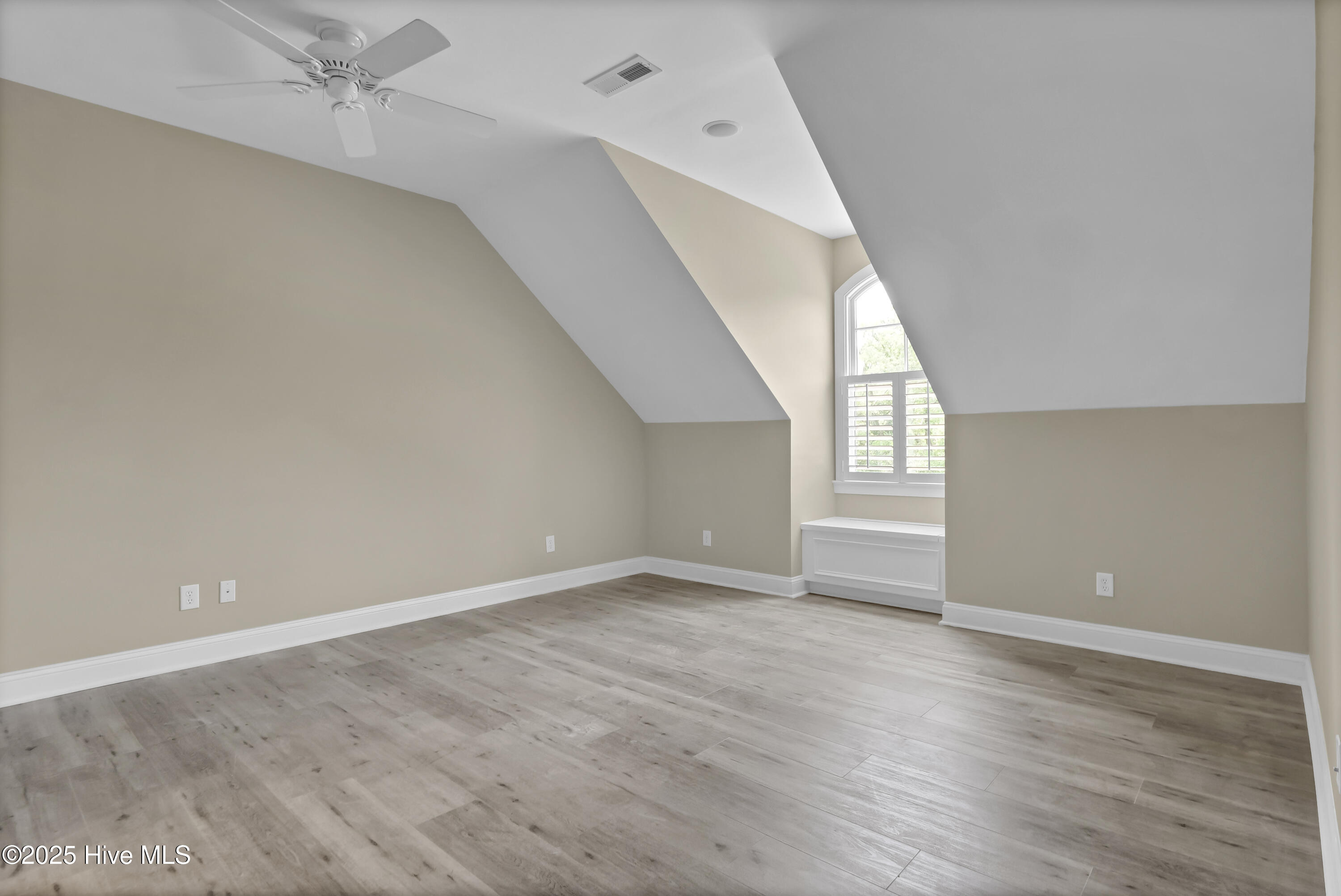 100552605 | Photo 56