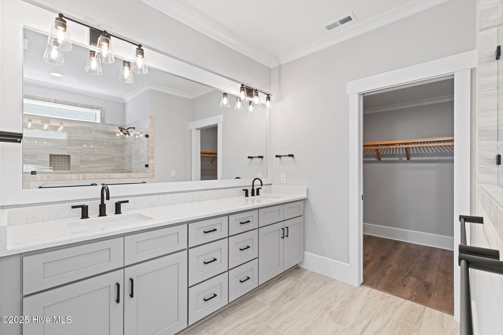 100522532 | Photo 33