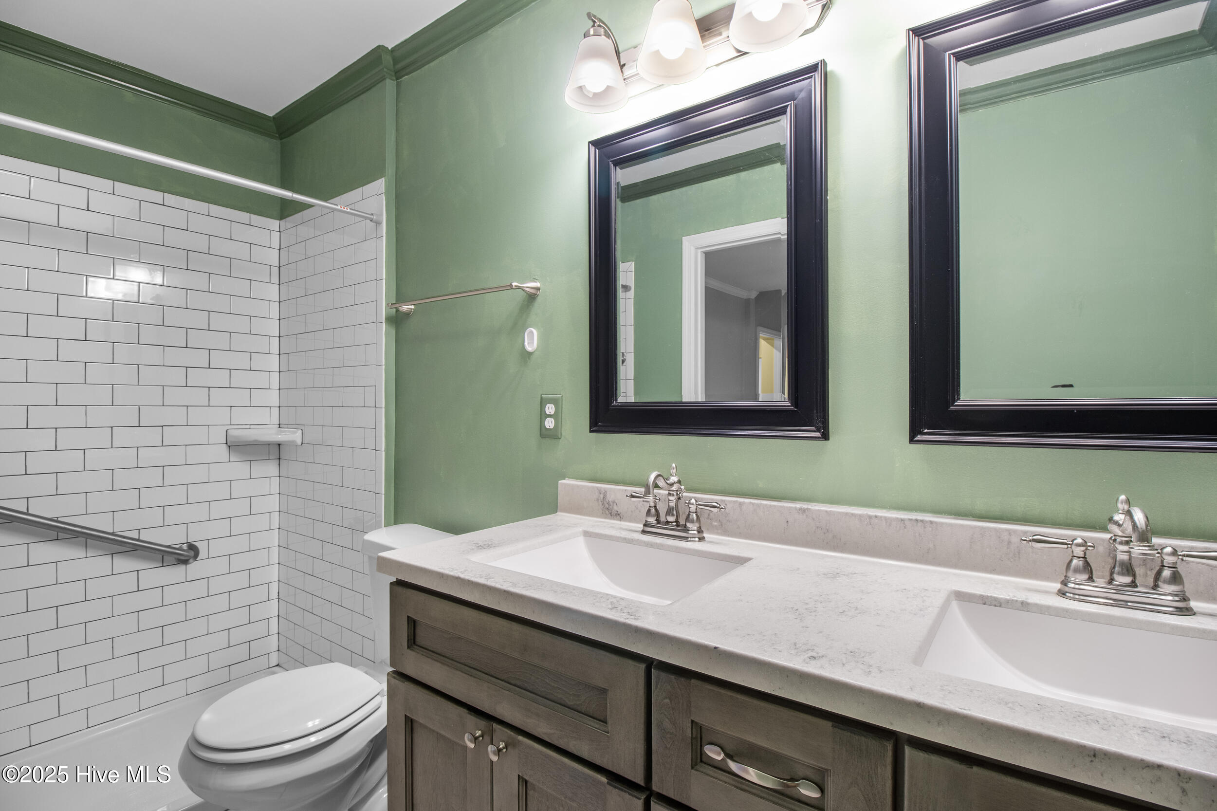 100528550 | Photo 31