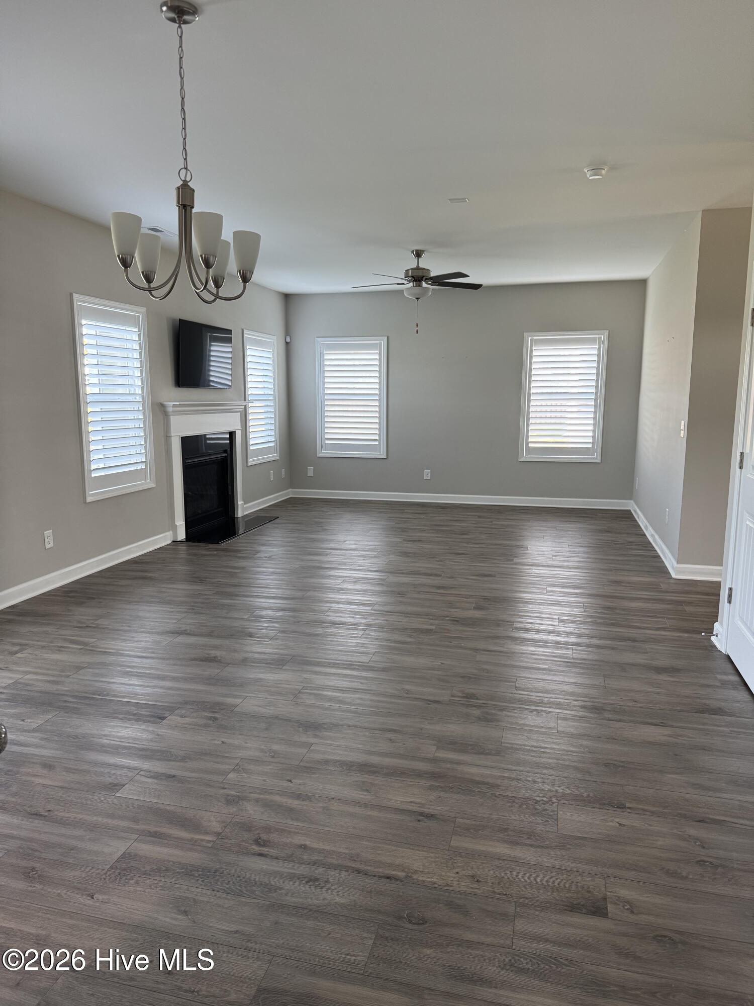 100561884 | Photo 18