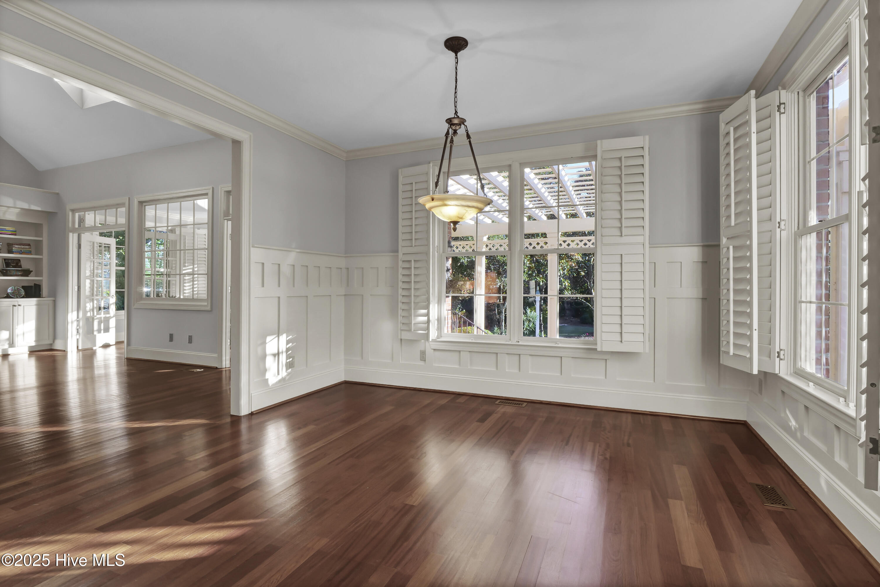 100535642 | Photo 17