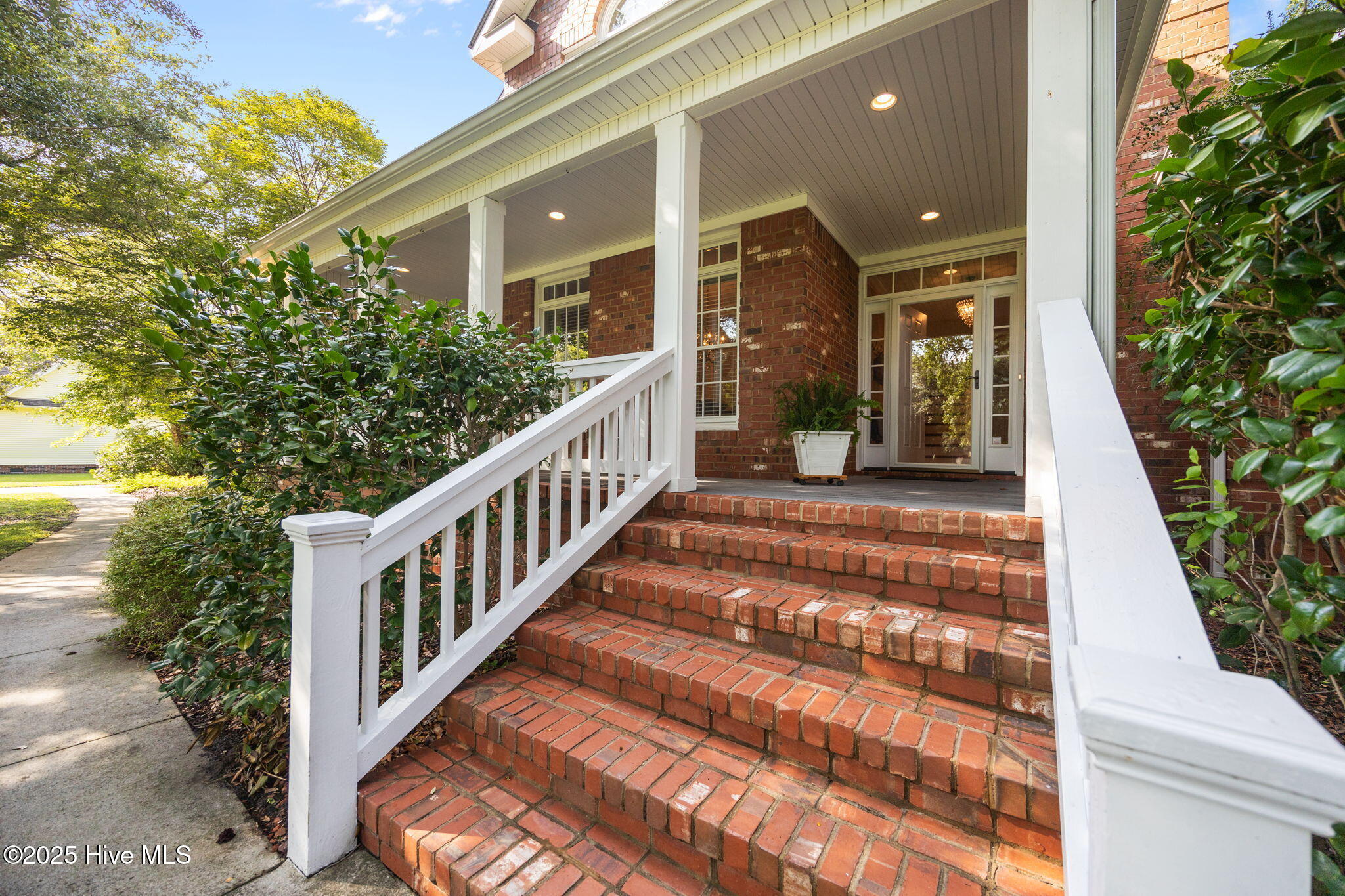 100518834 | Photo 66