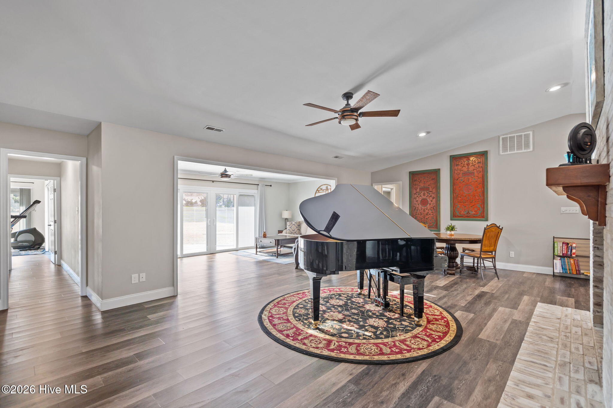 100554054 | Photo 36