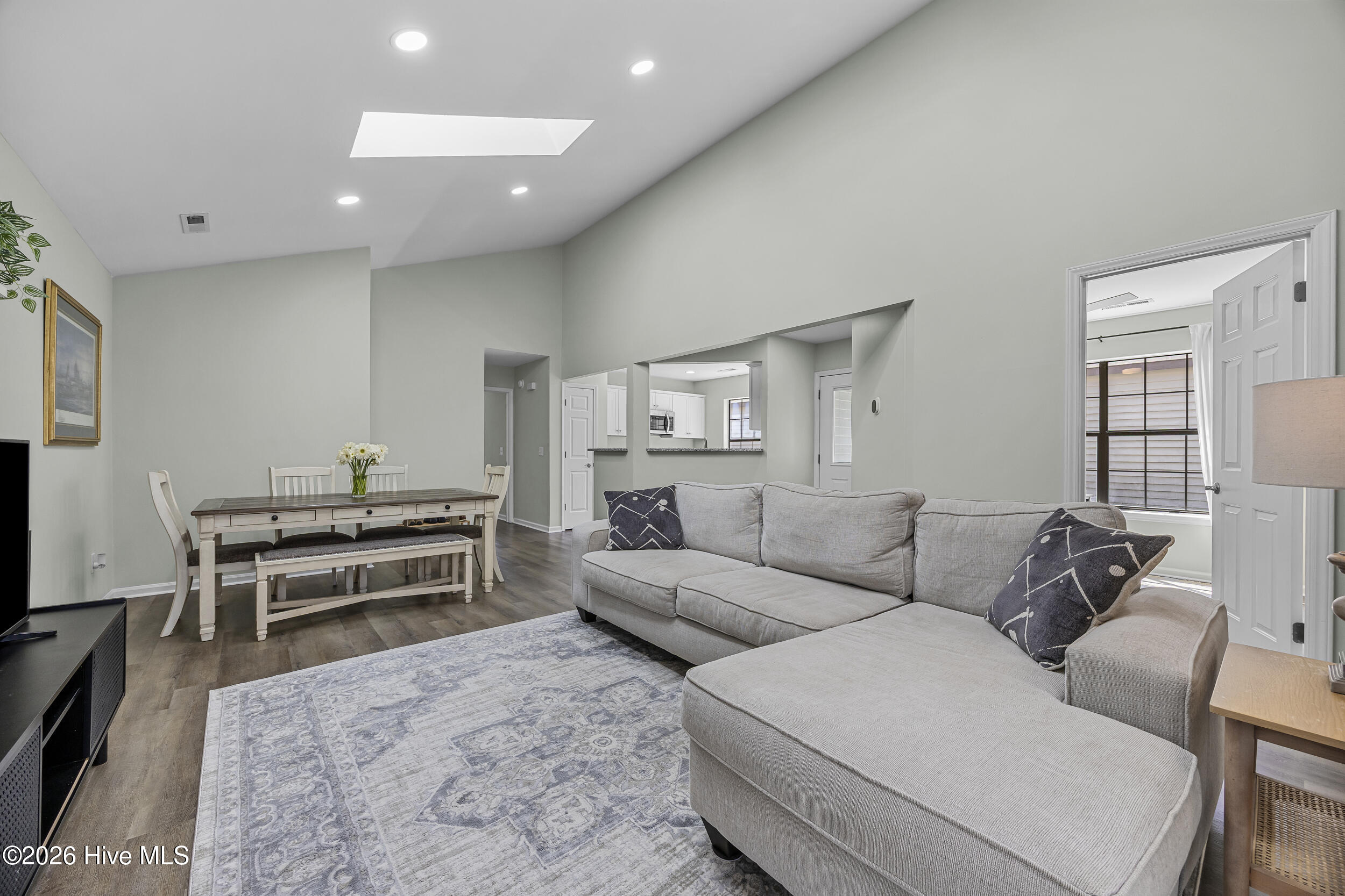 100563217 | Photo 15