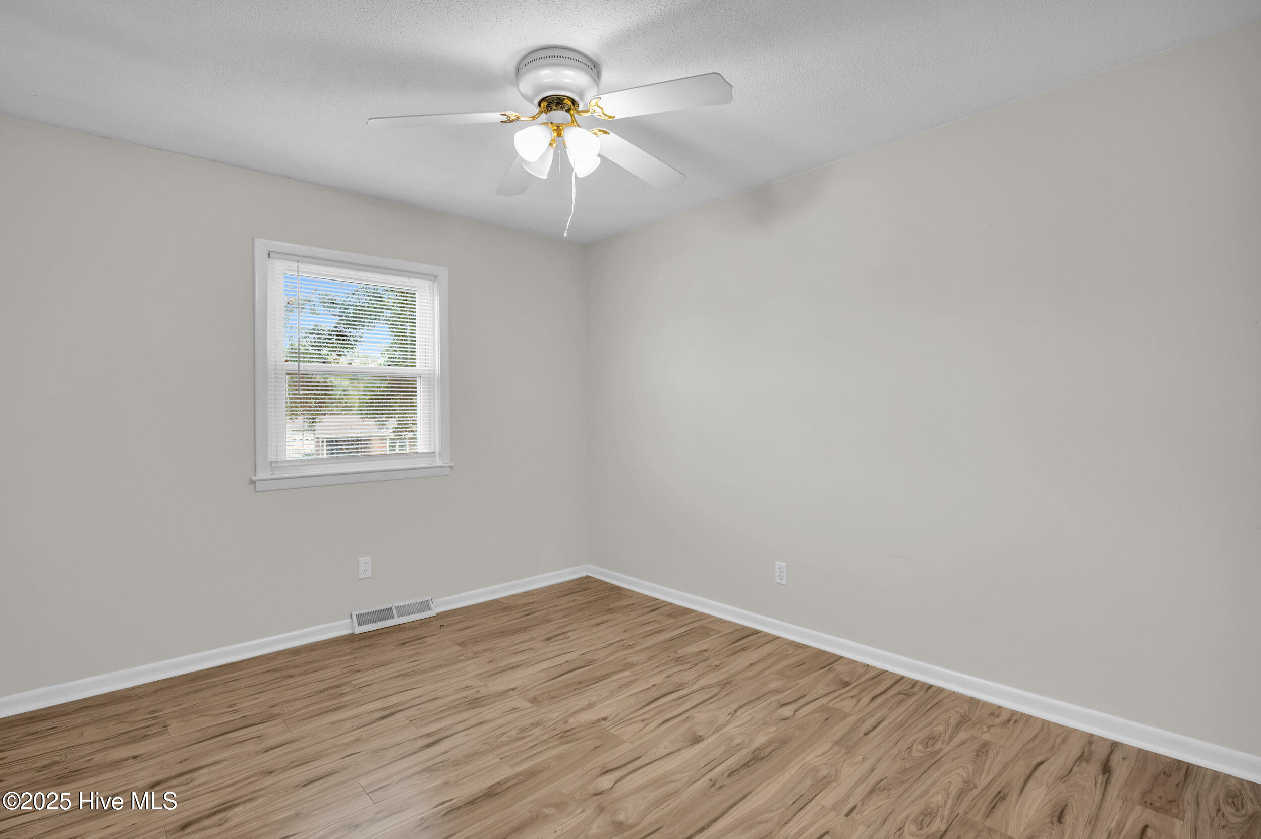 100533688 | Photo 28