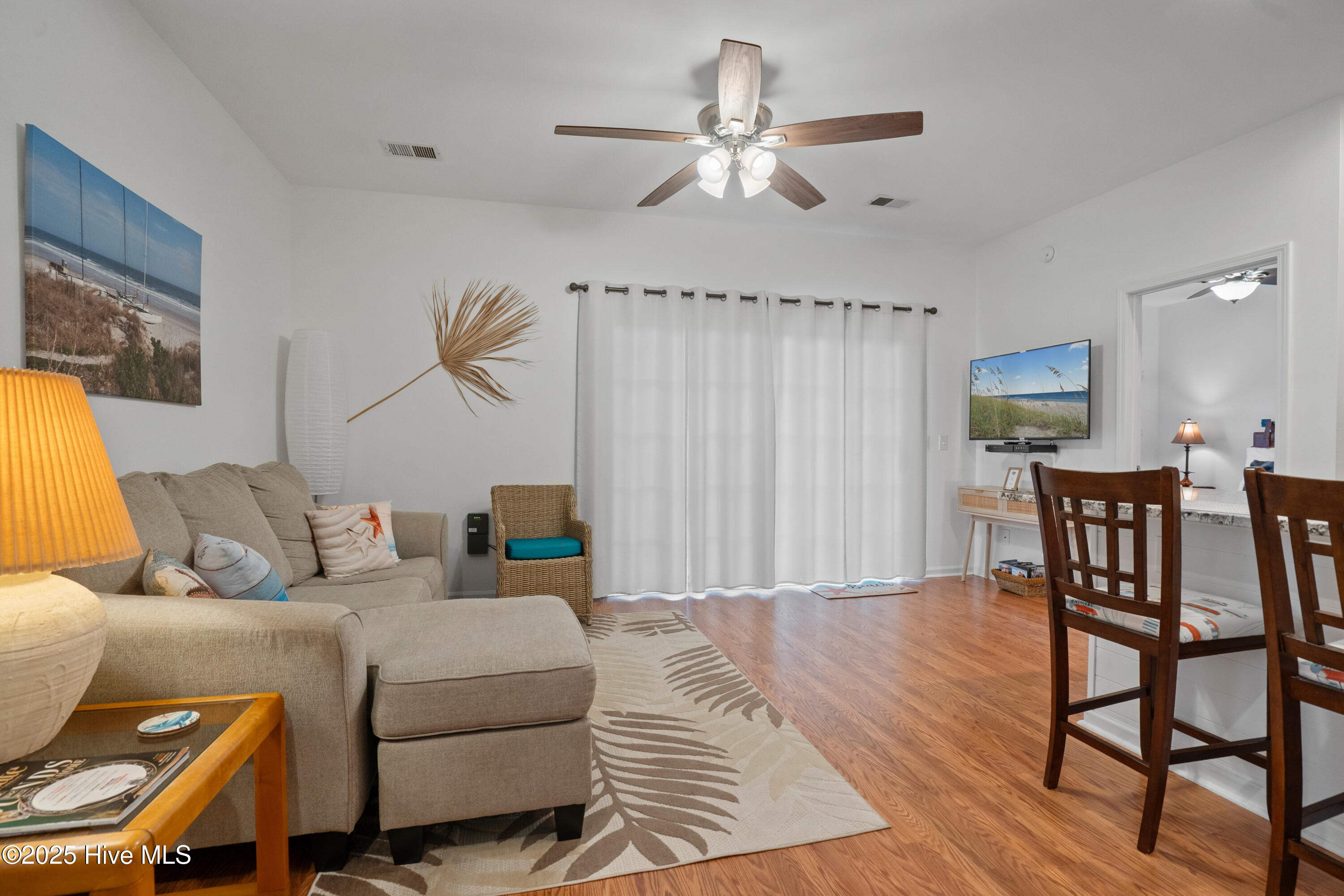 100533725 | Photo 17