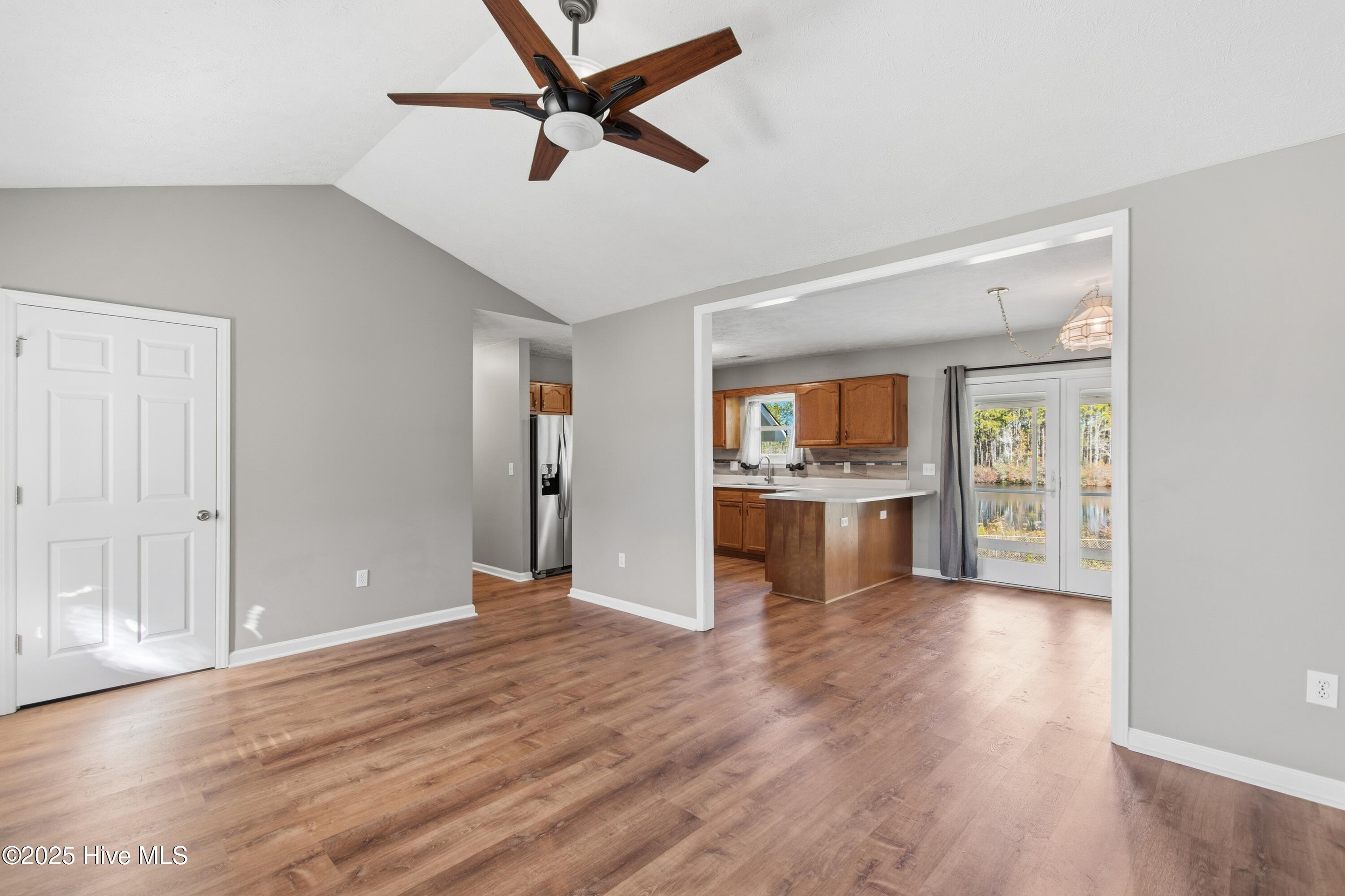 100546463 | Photo 18