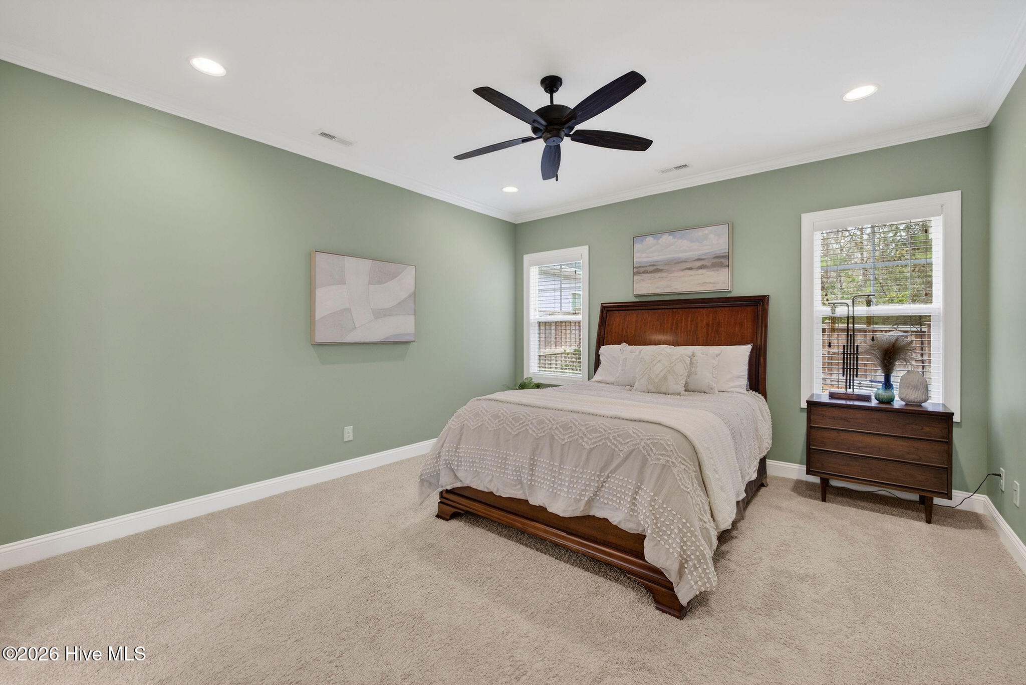 100557170 | Photo 35