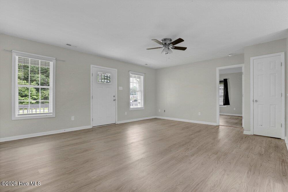 100582294 | Photo 7