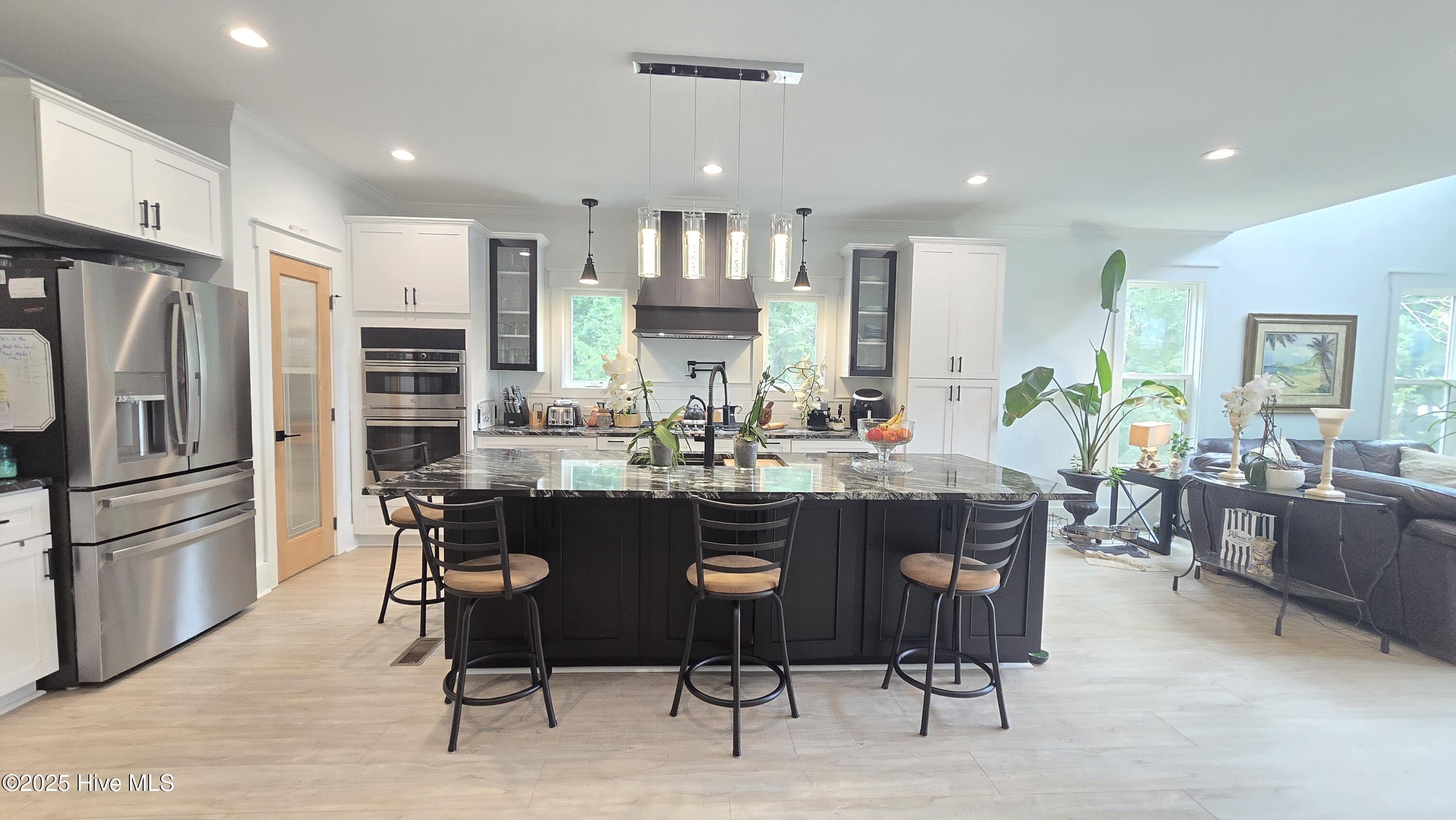 100547303 | Photo 12