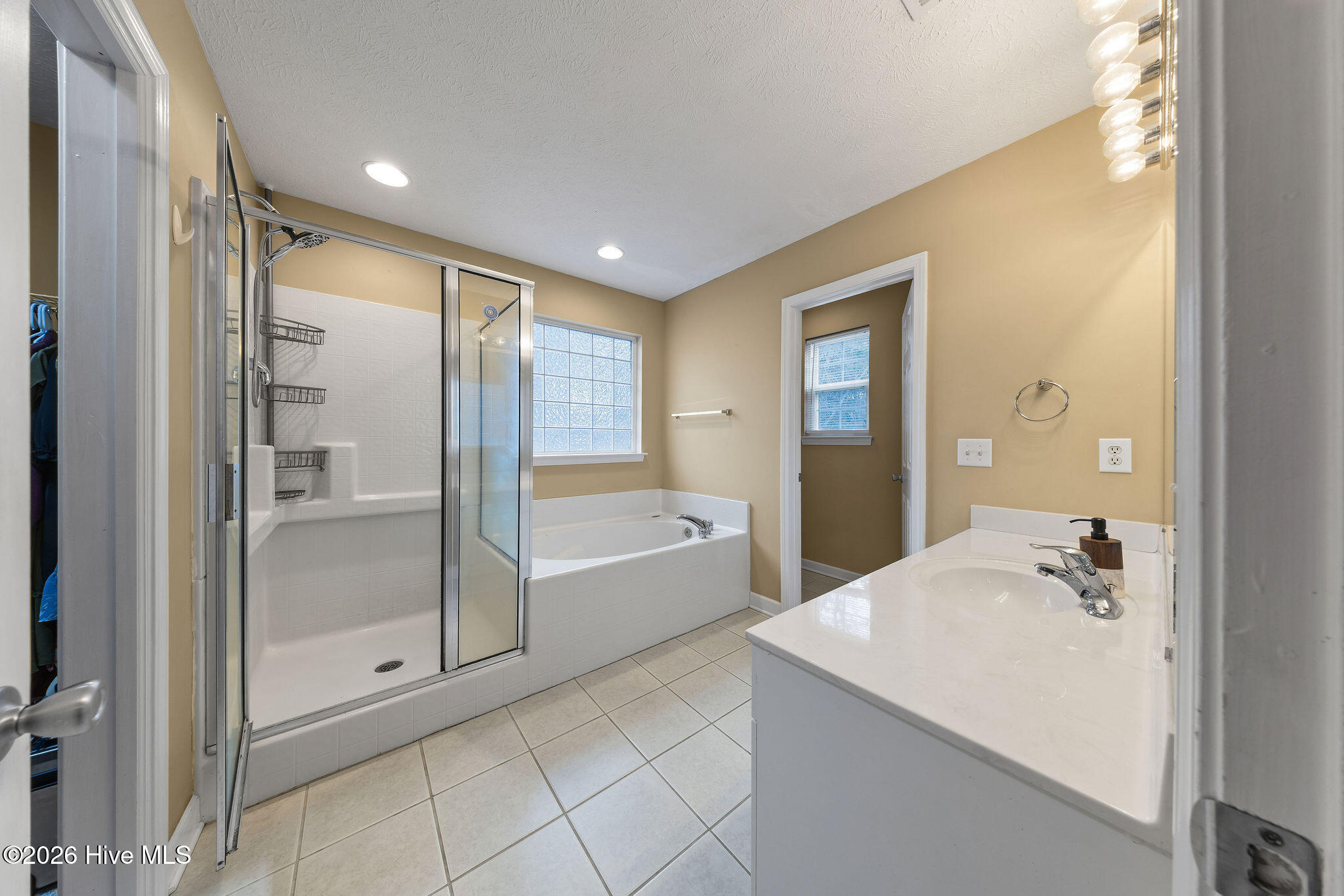 100551097 | Photo 15