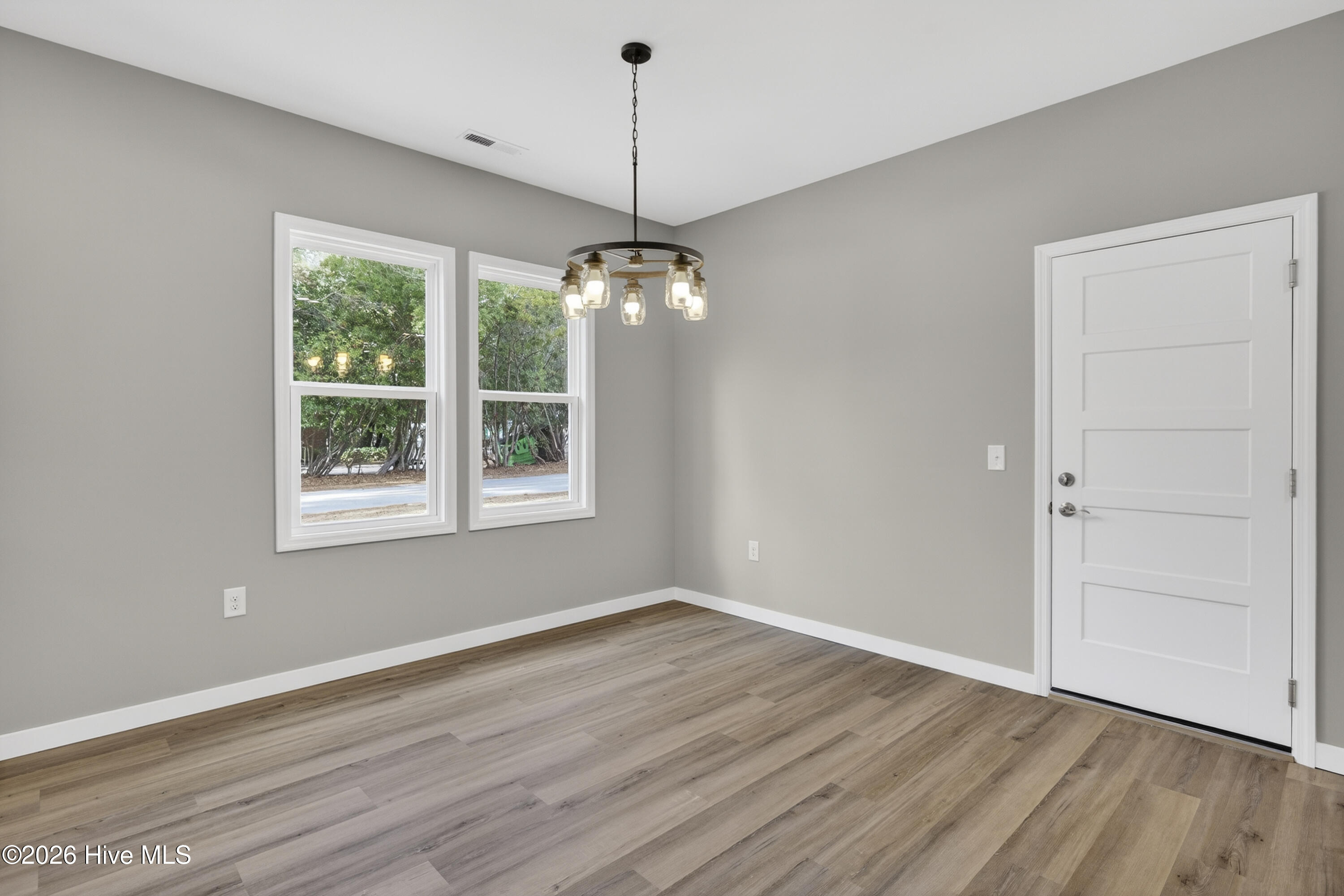 100548681 | Photo 11