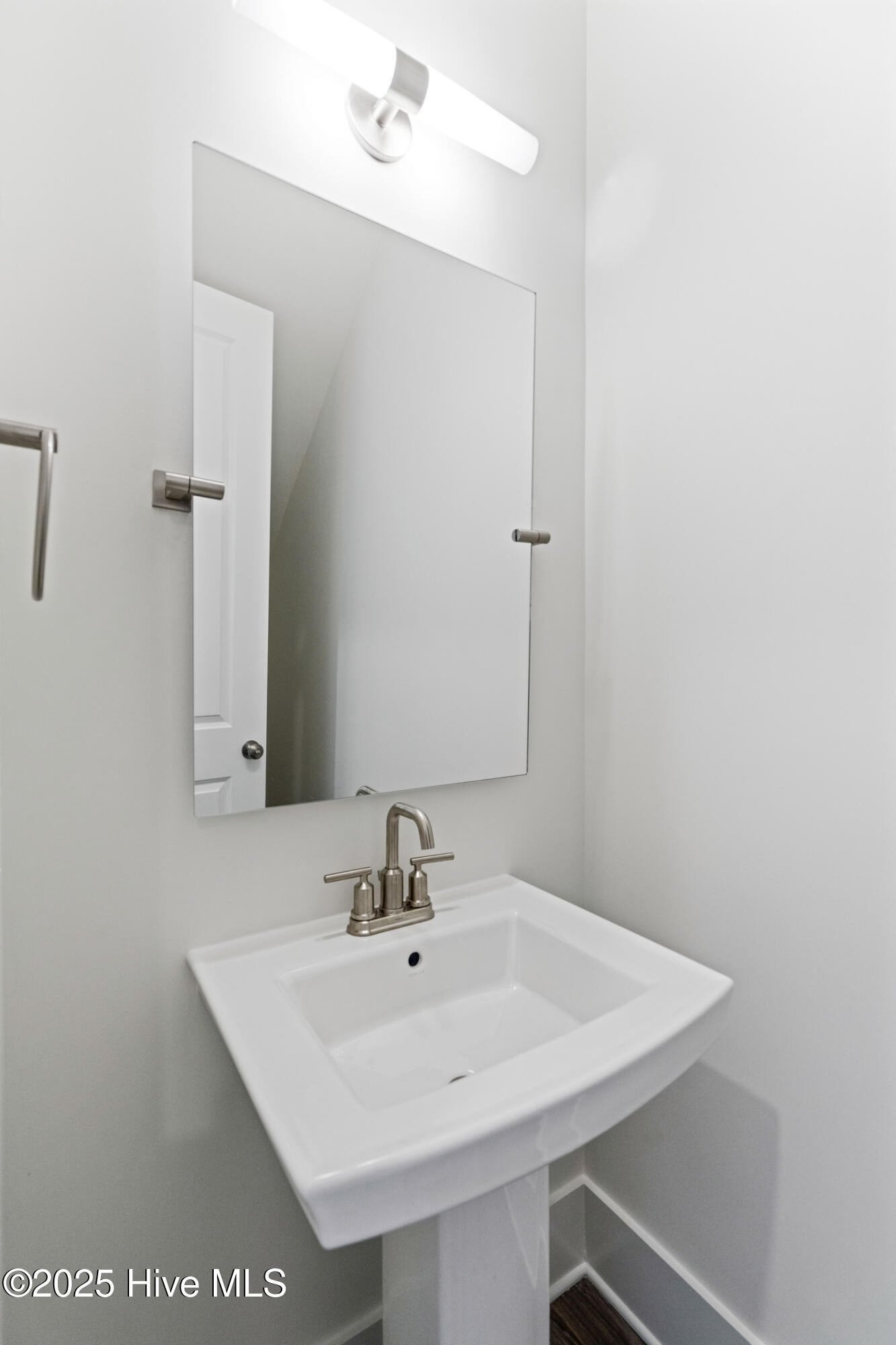 100530900 | Photo 11