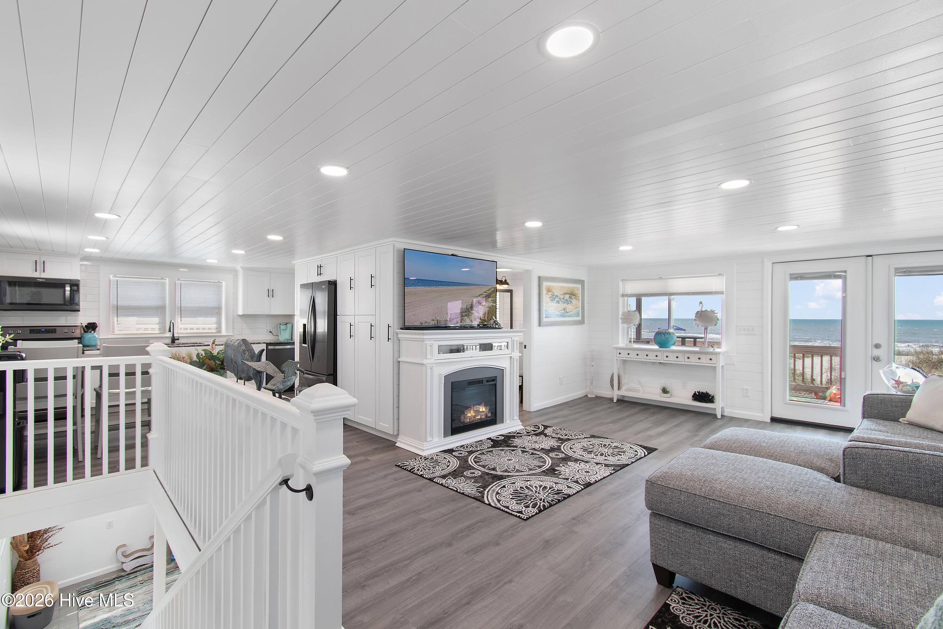 100567968 | Photo 38