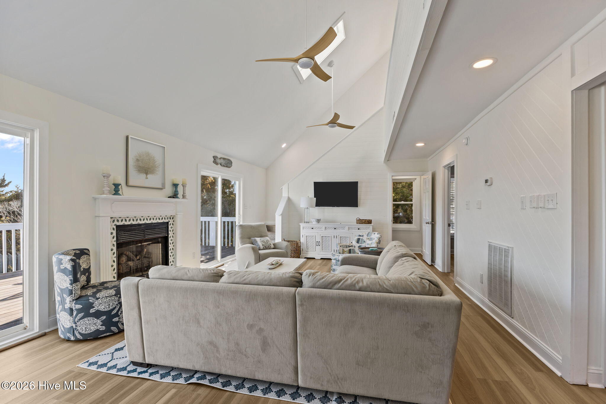 100557603 | Photo 21