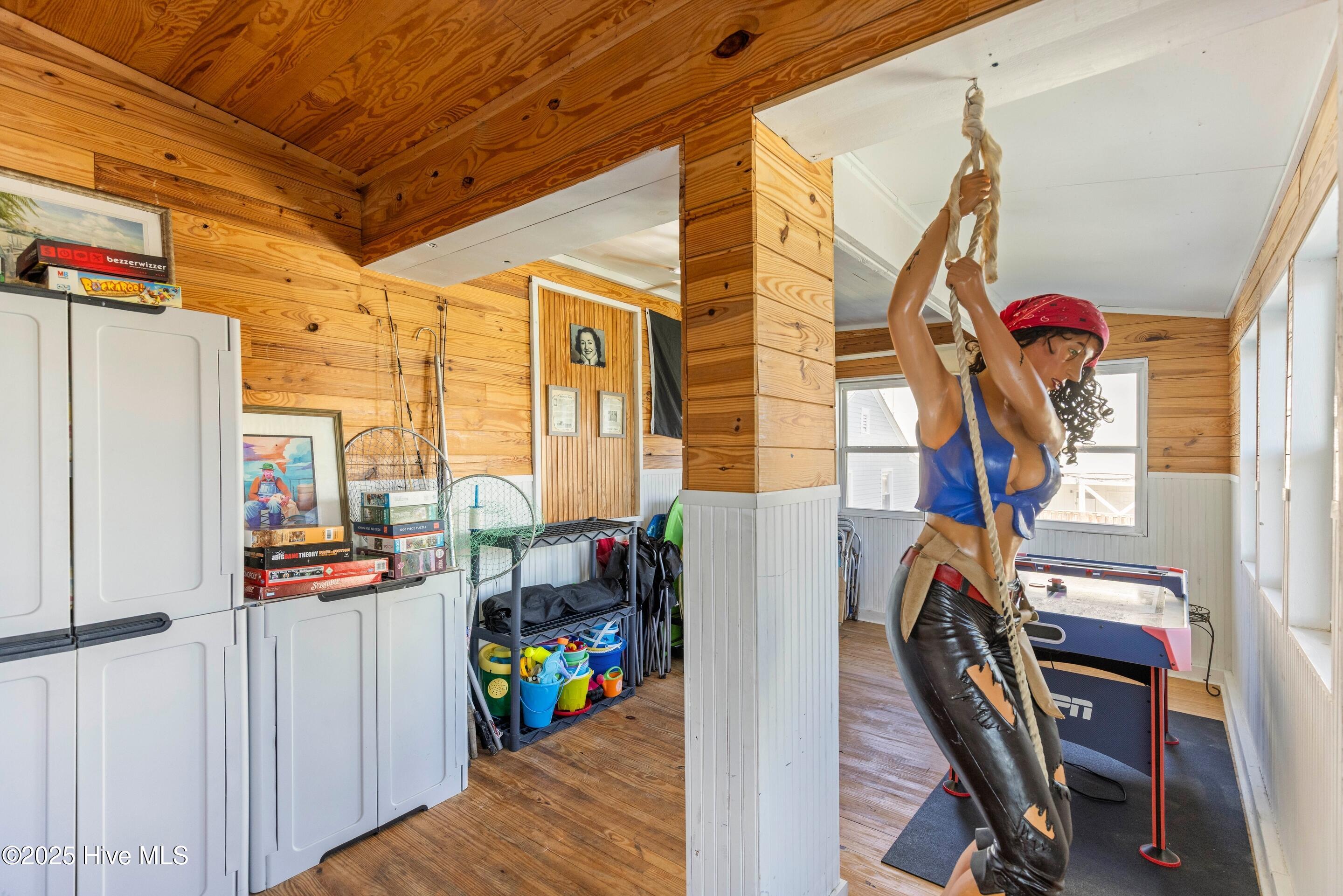 100567427 | Photo 34