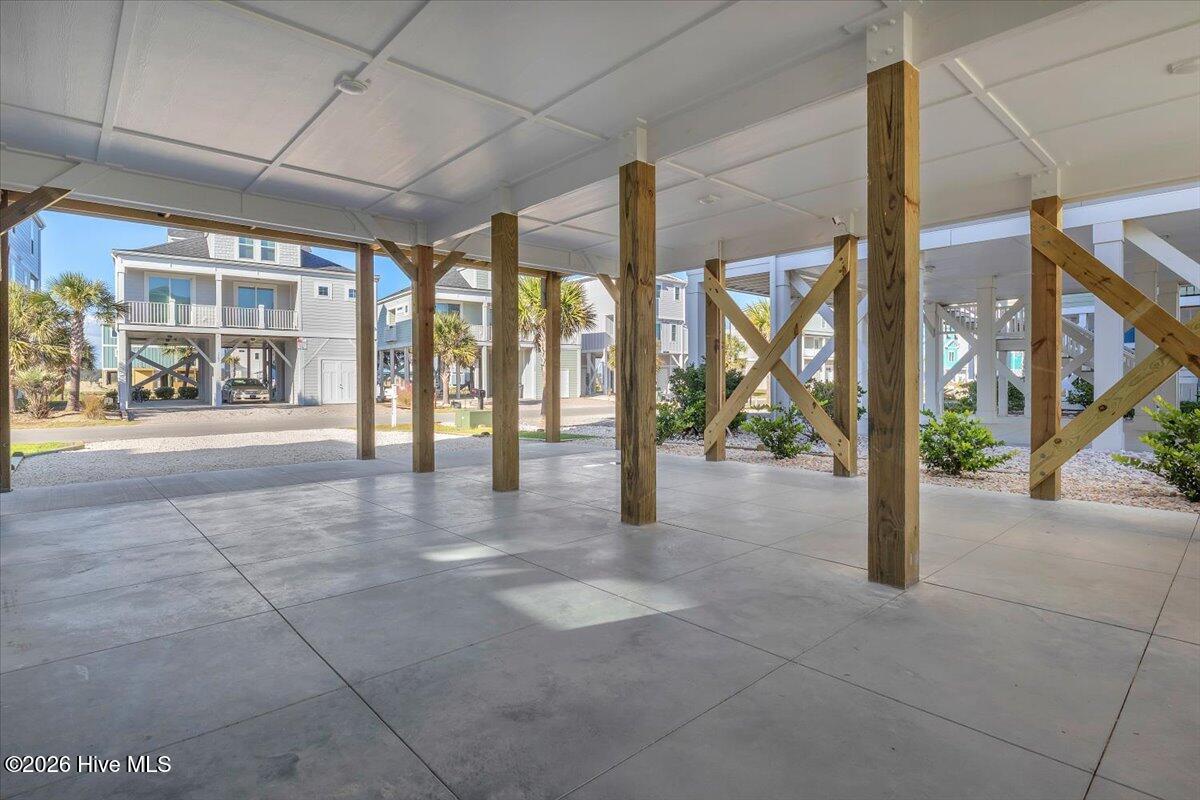 100565716 | Photo 70