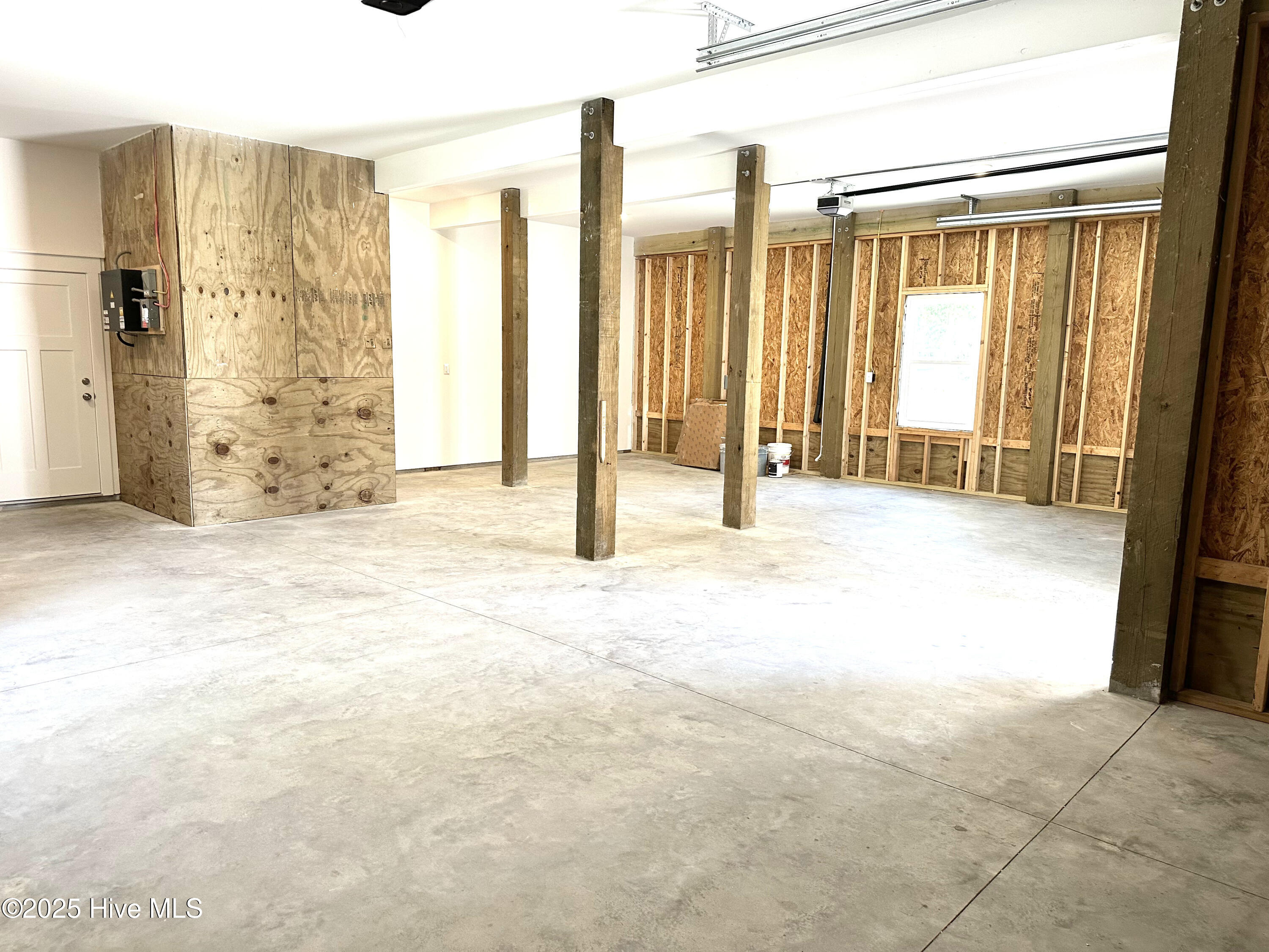 100537365 | Photo 37