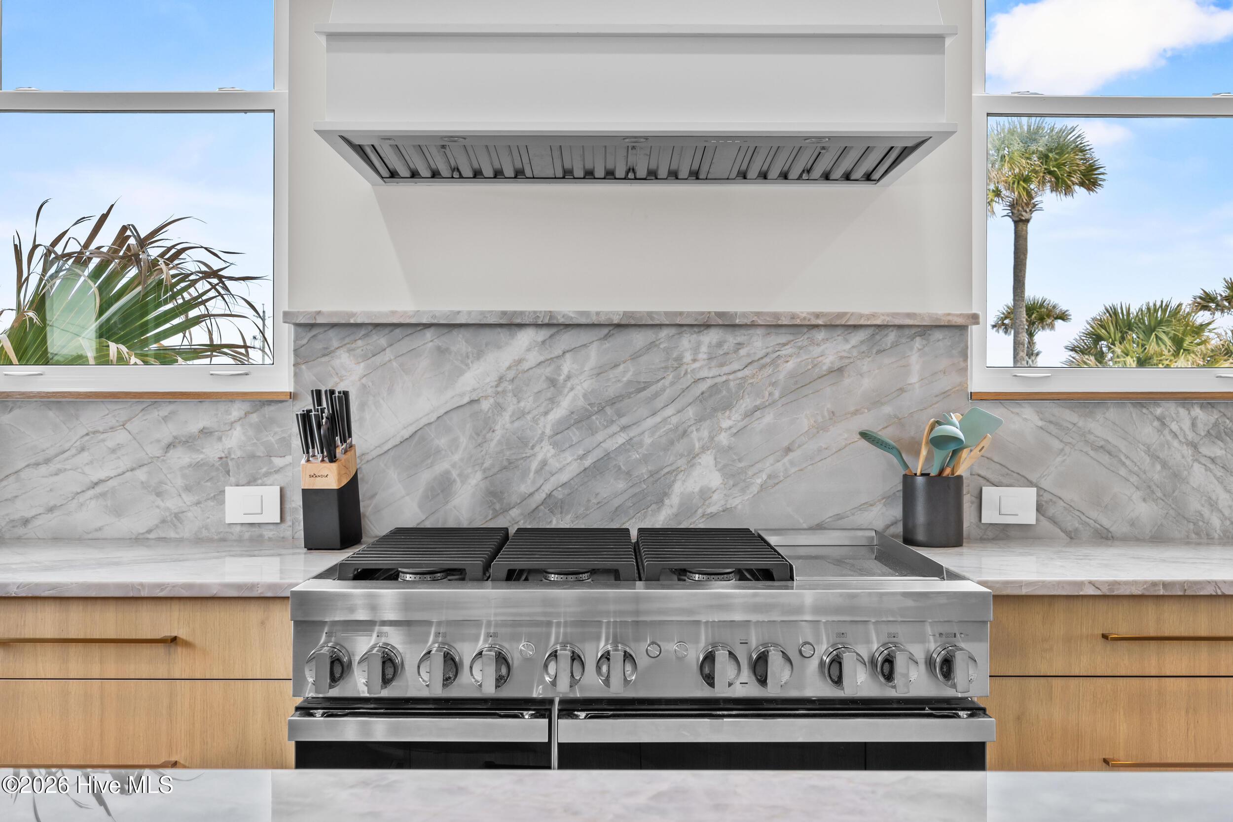 100557760 | Photo 10