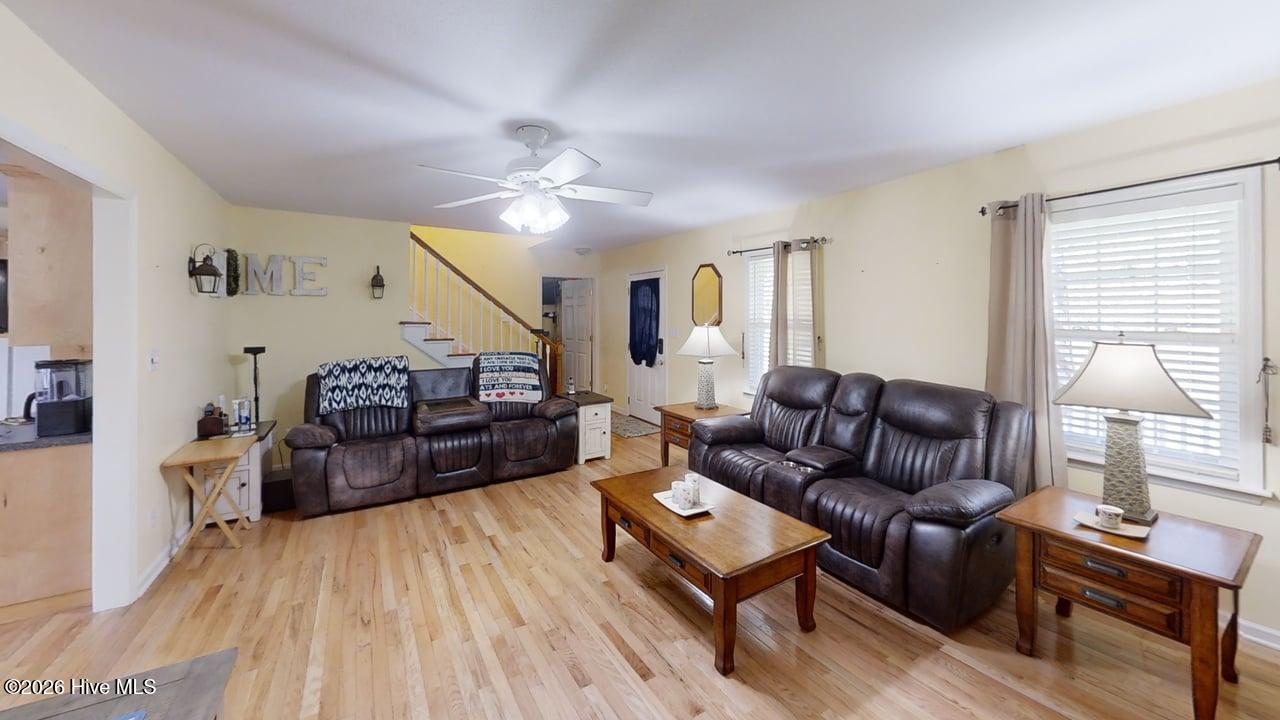 100570322 | Photo 32