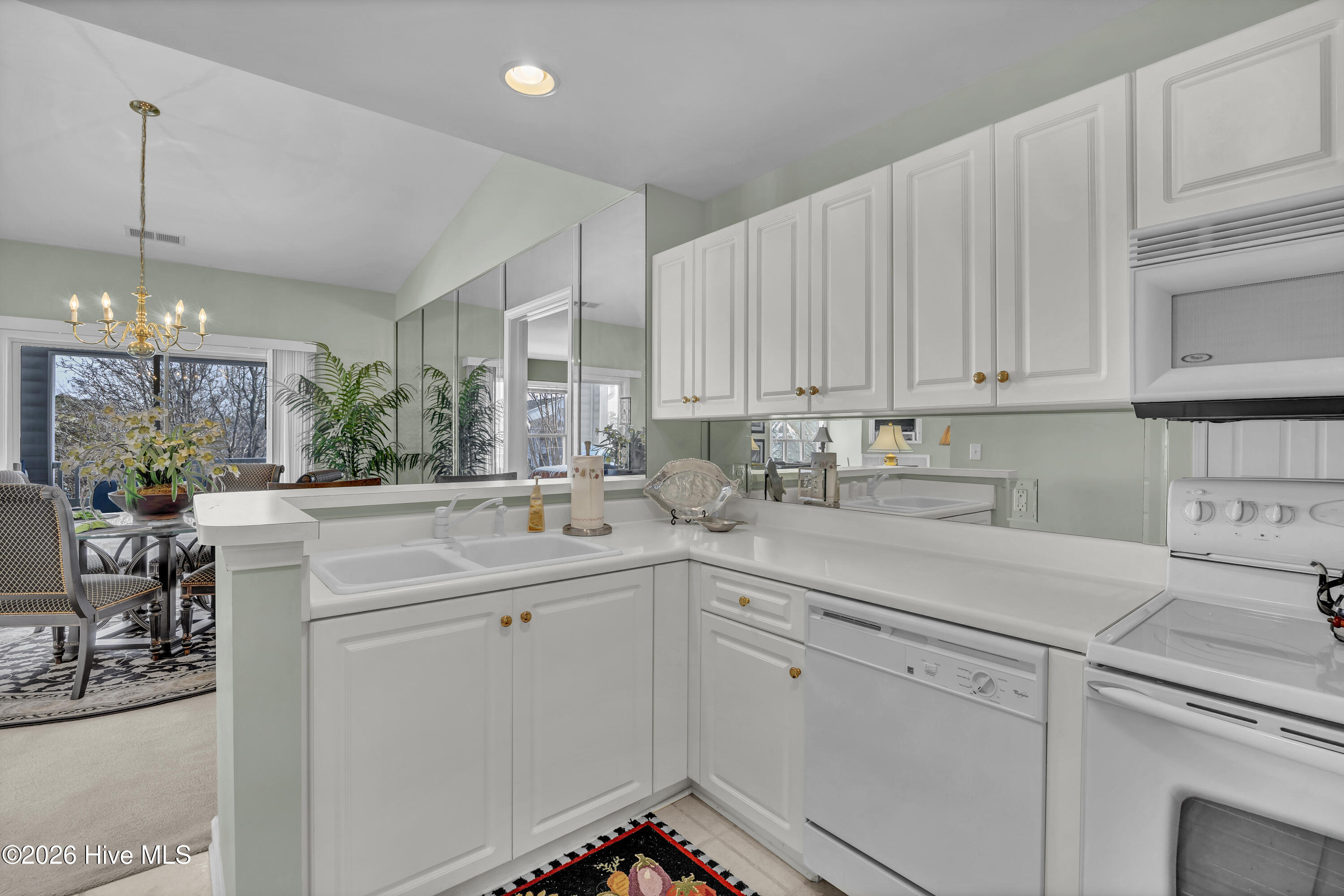 100550758 | Photo 10