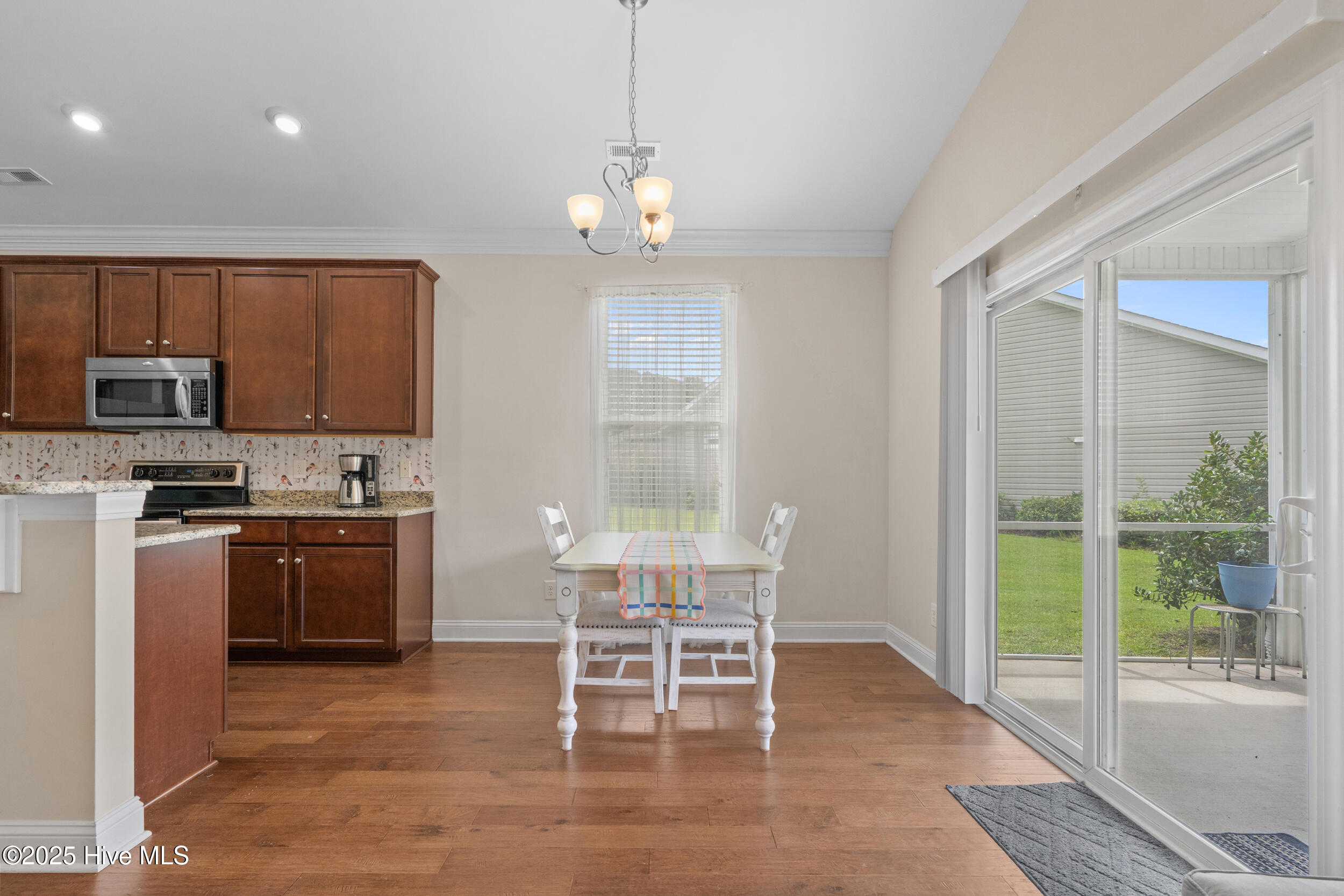 100527914 | Photo 15