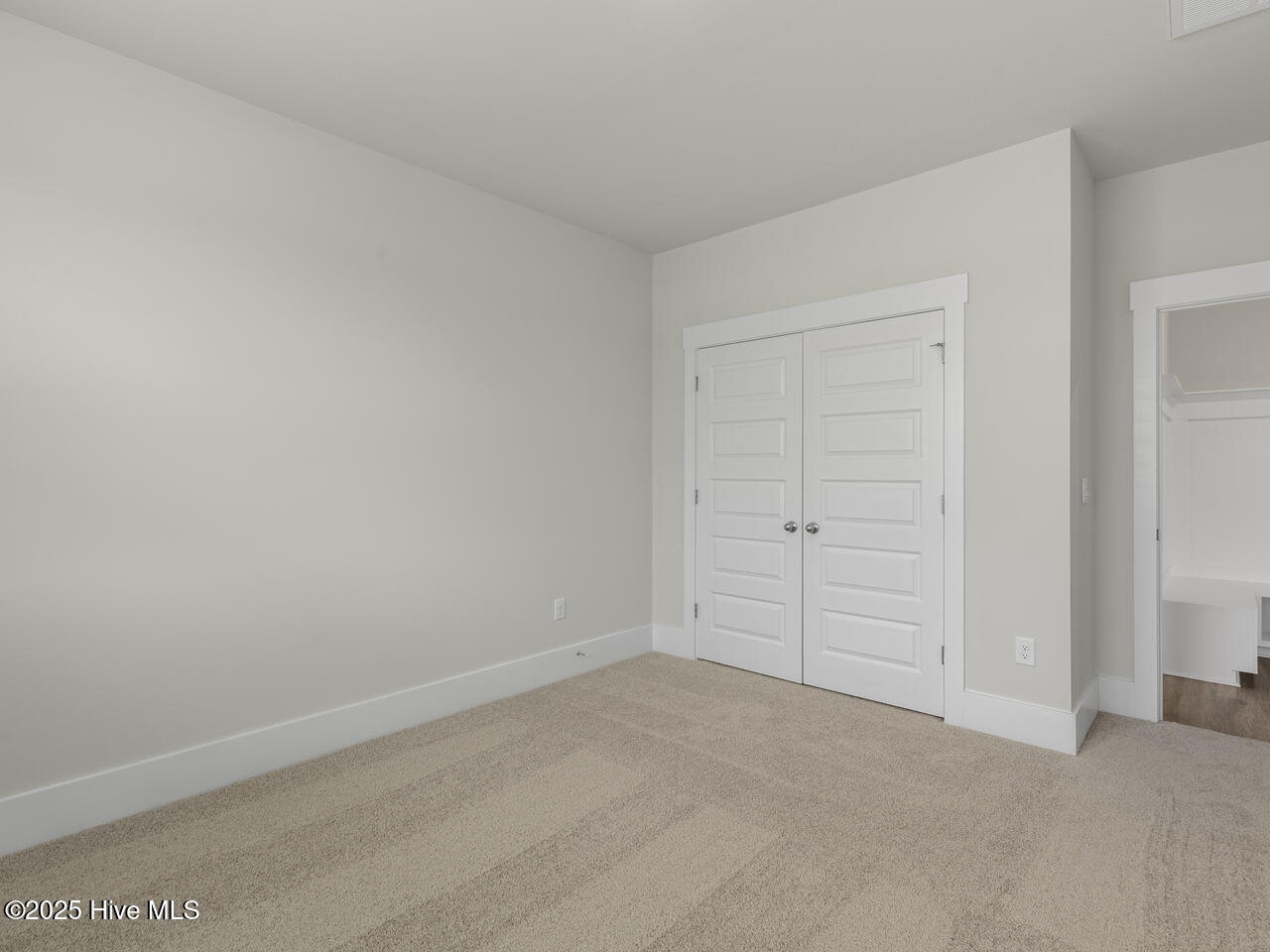 100556821 | Photo 22